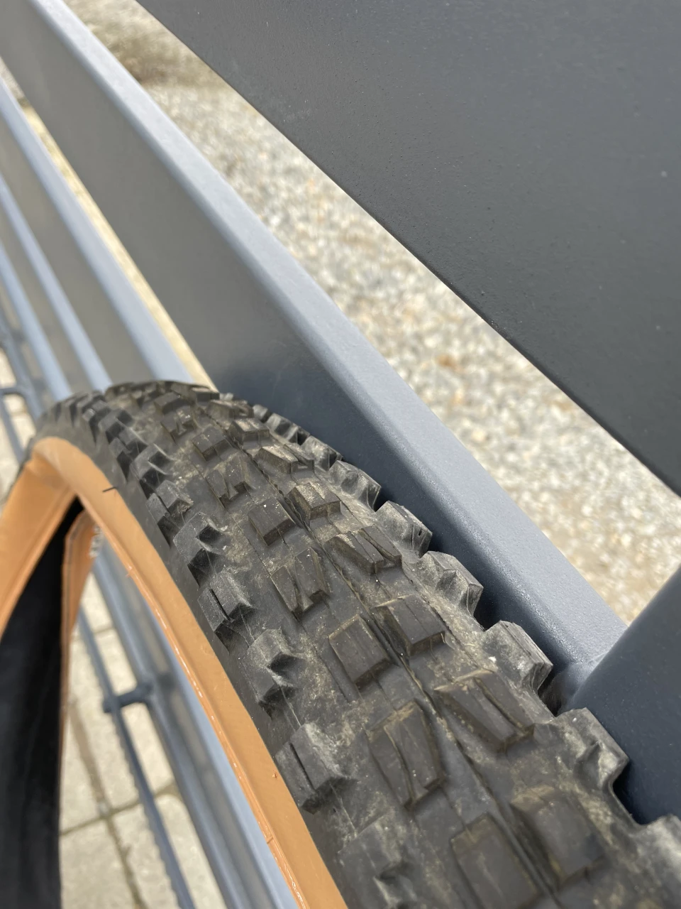 1. Vand anvelope Maxxis / Schwalbe / Kenda
