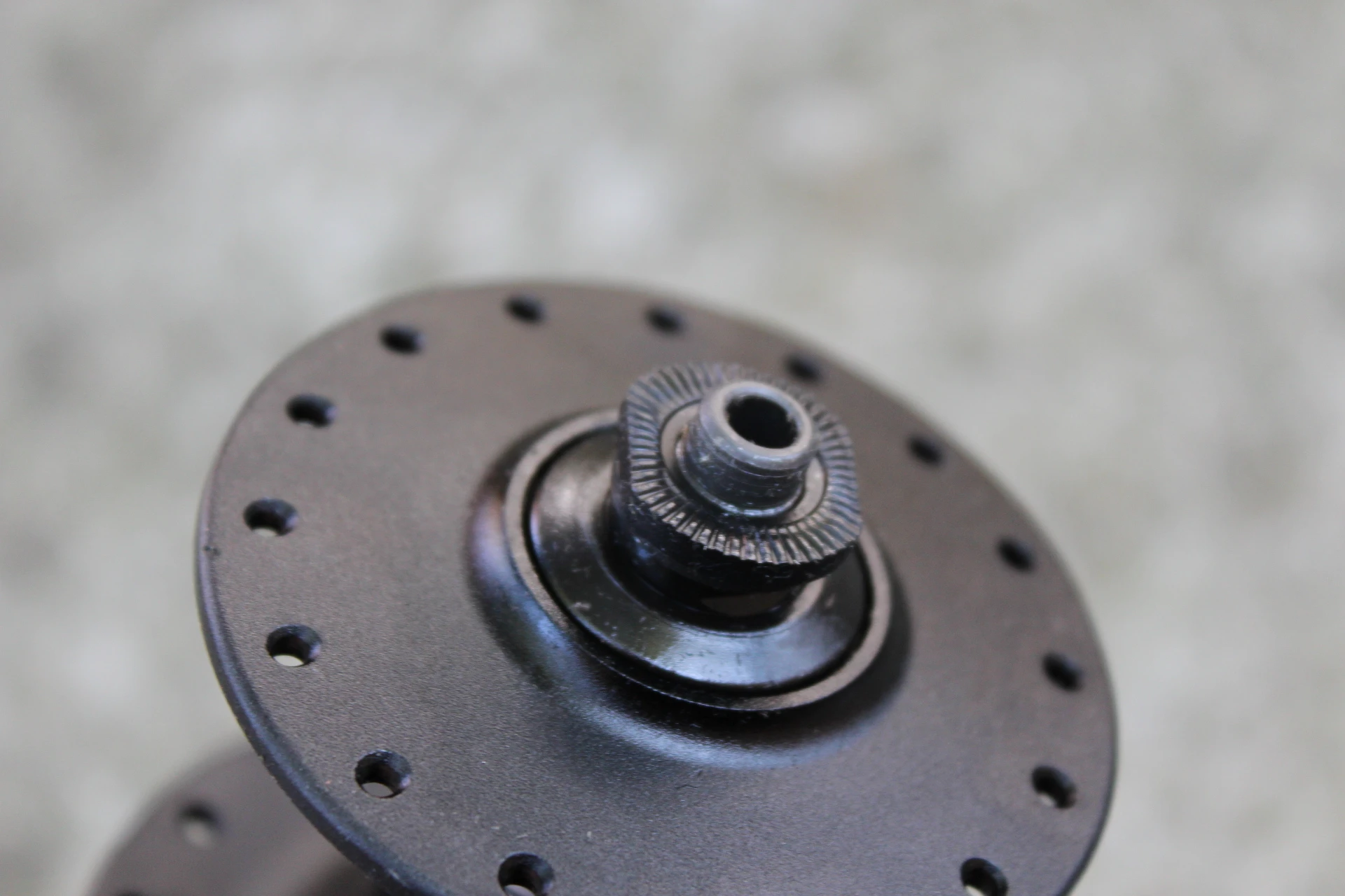 3. Shimano Deore M525A Disc butuc fata + QR alu