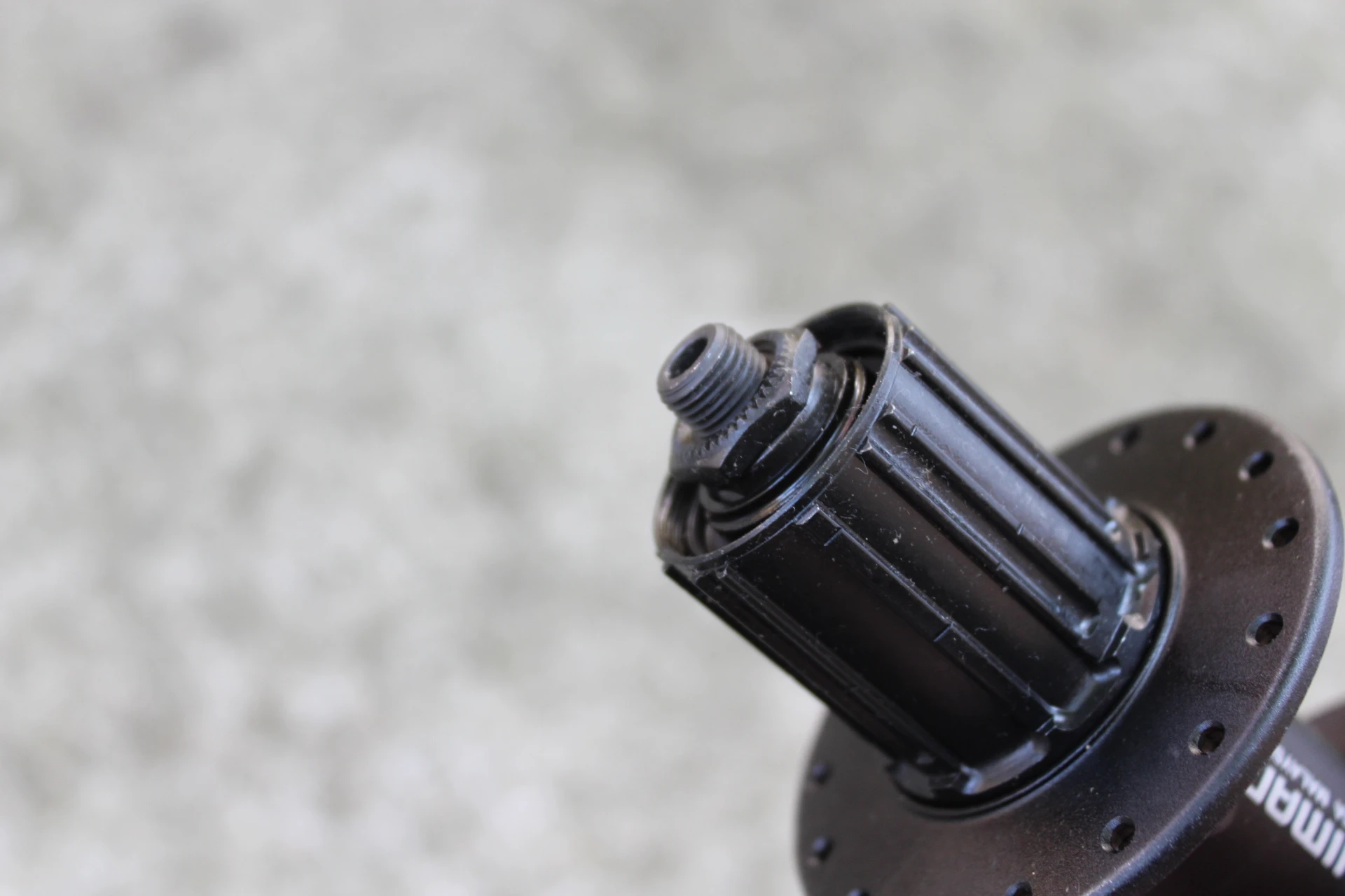 3. Shimano Deore M525A Disc butuc spate + QR alu