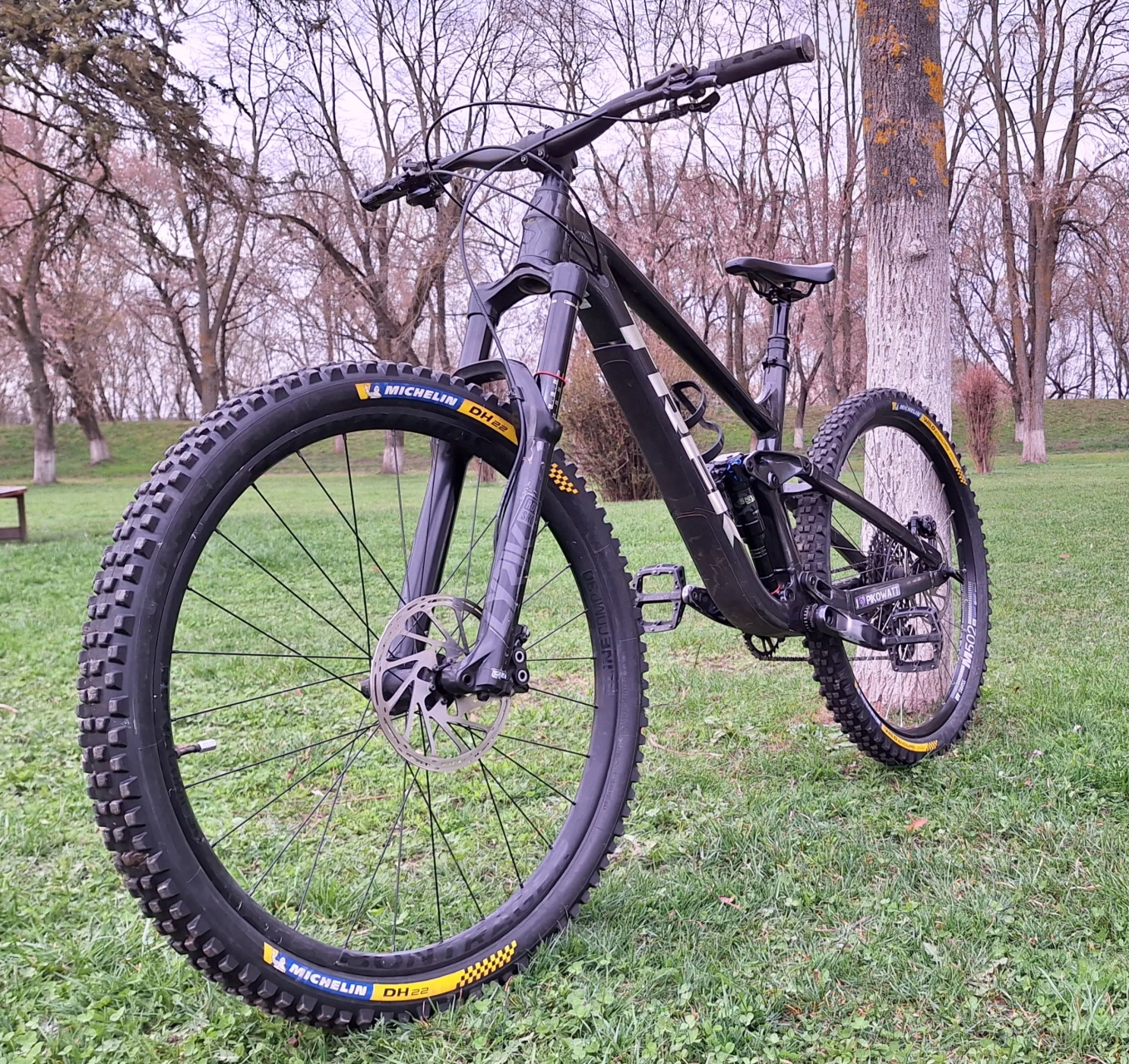 1. Trek Slash 8 2022