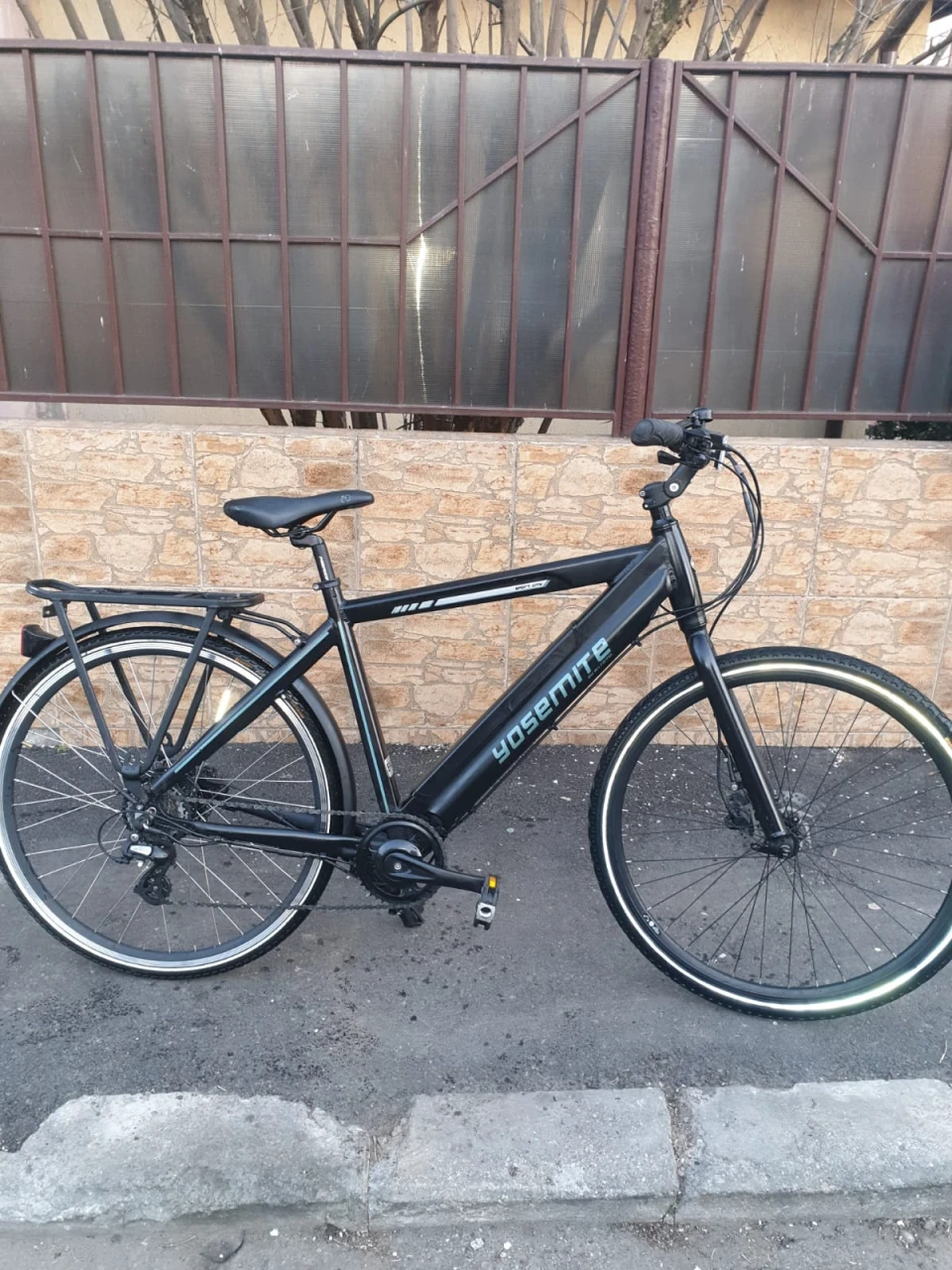 10. Vând bicicletă electrică asistată Yosemite