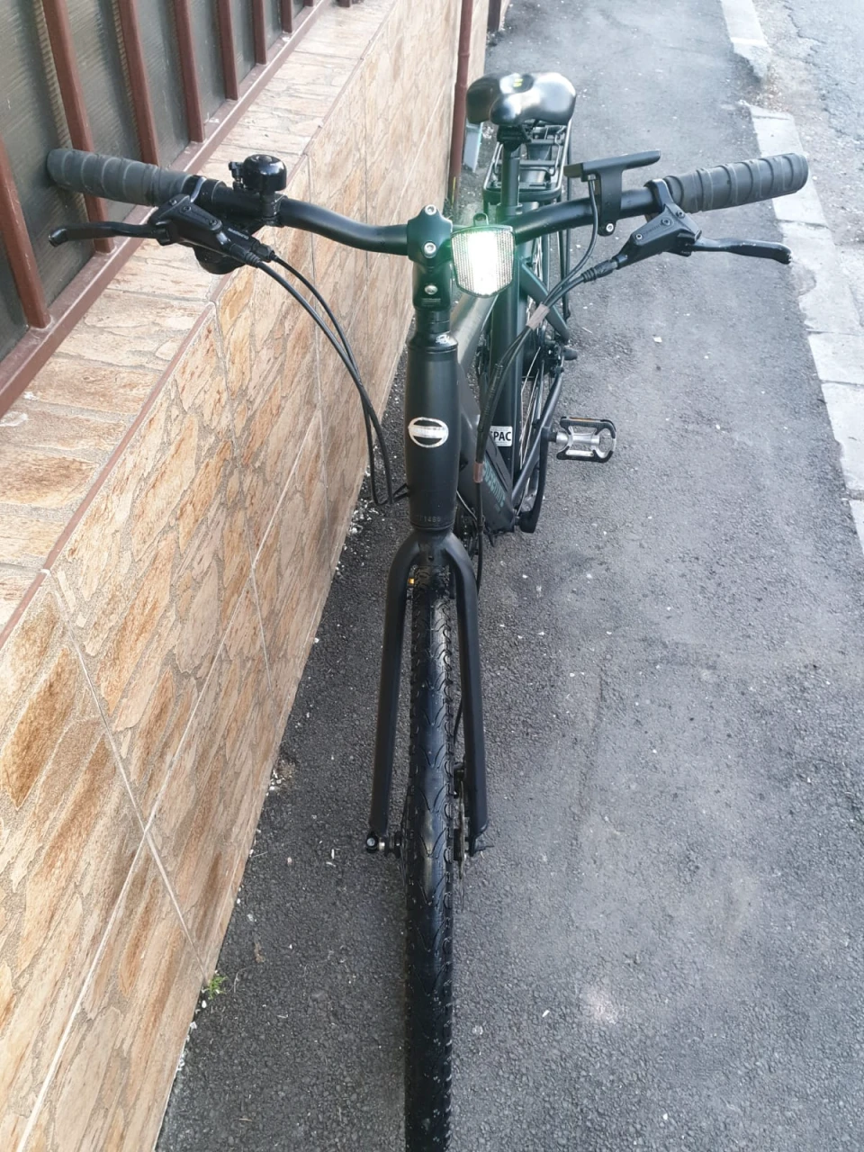 8. Vând bicicletă electrică asistată Yosemite