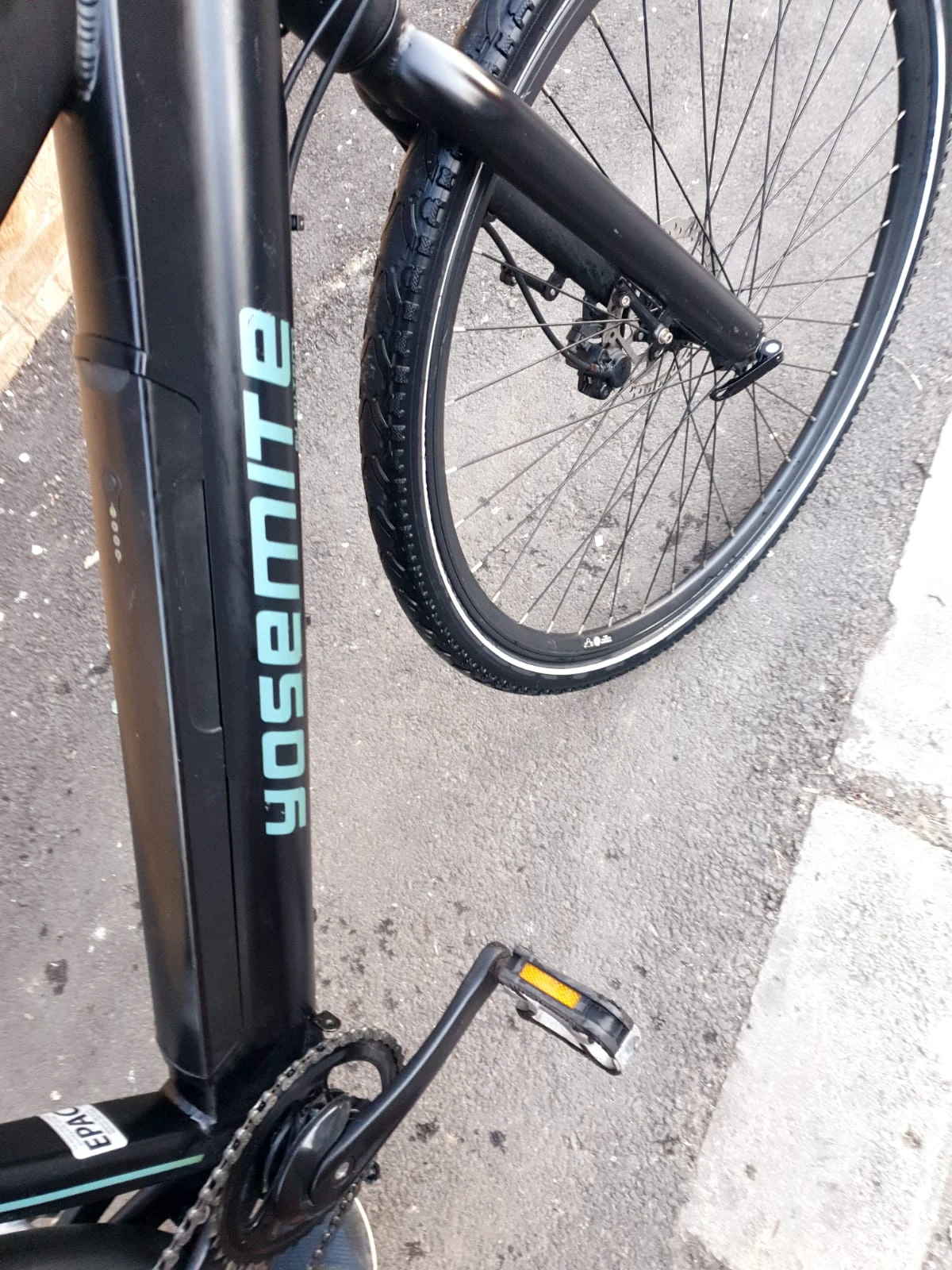 4. Vând bicicletă electrică asistată Yosemite