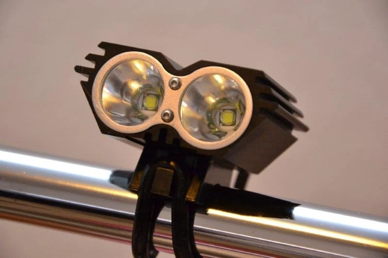 1. Far lanterna bicicleta LED CREE XM-L U2 SolarStorm Solar Storm