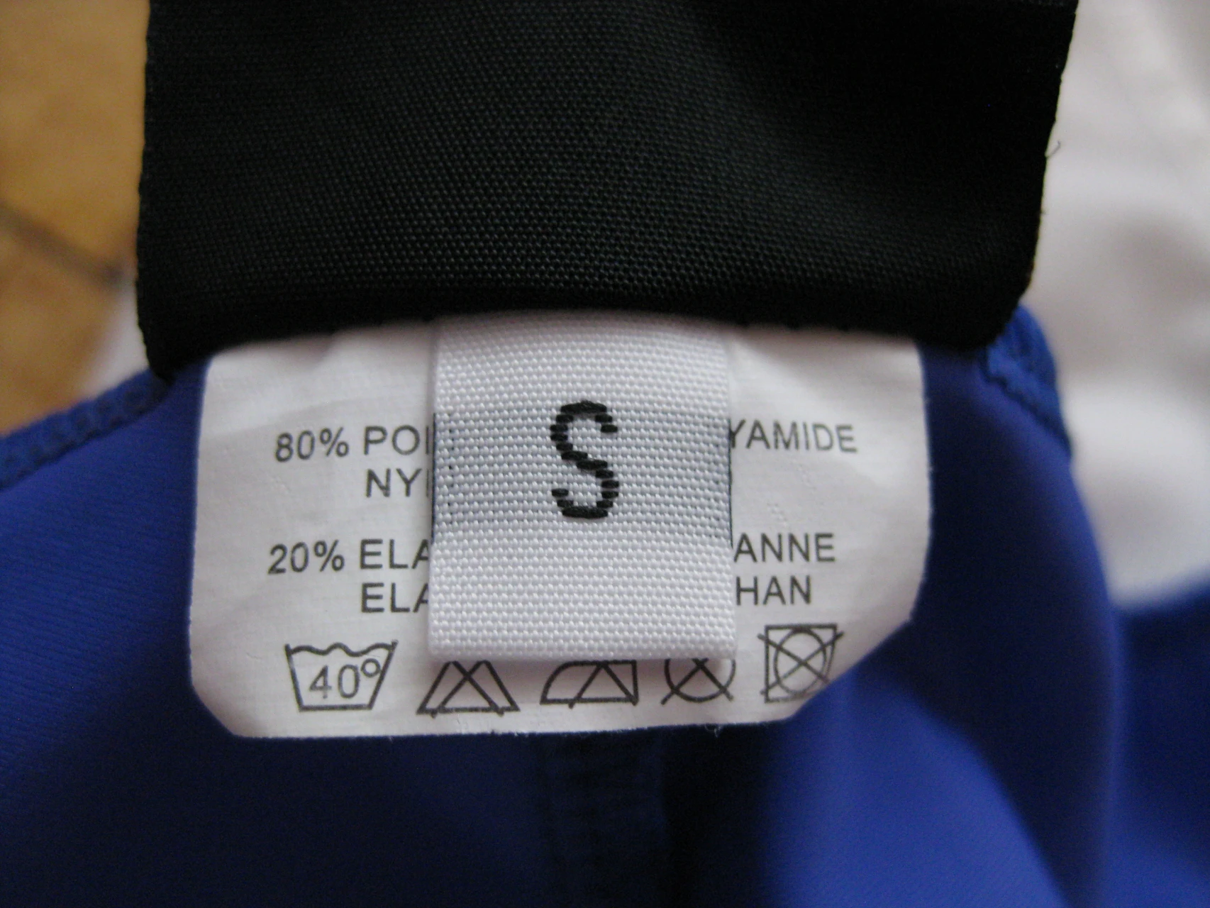 1. Pantaloni cu Bretele CUORE