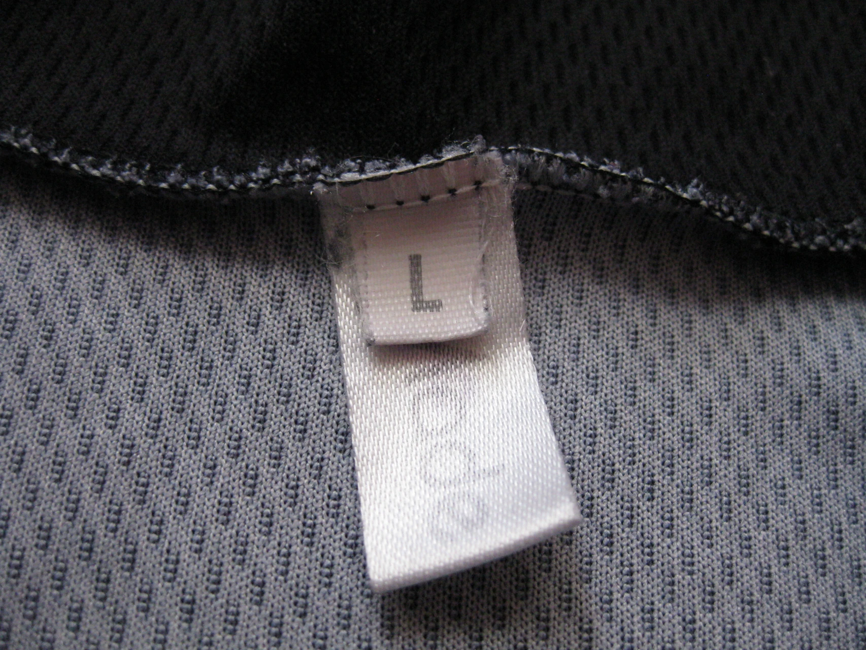 1. Tricou Castelli