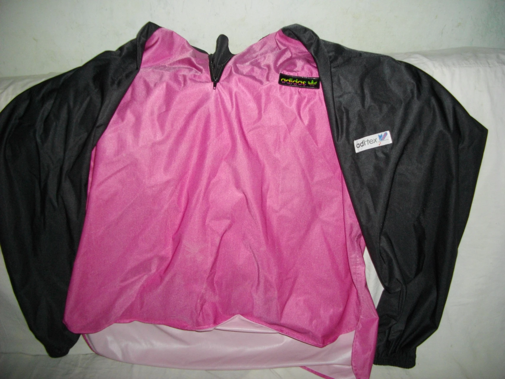 1. Geaca Adidas
