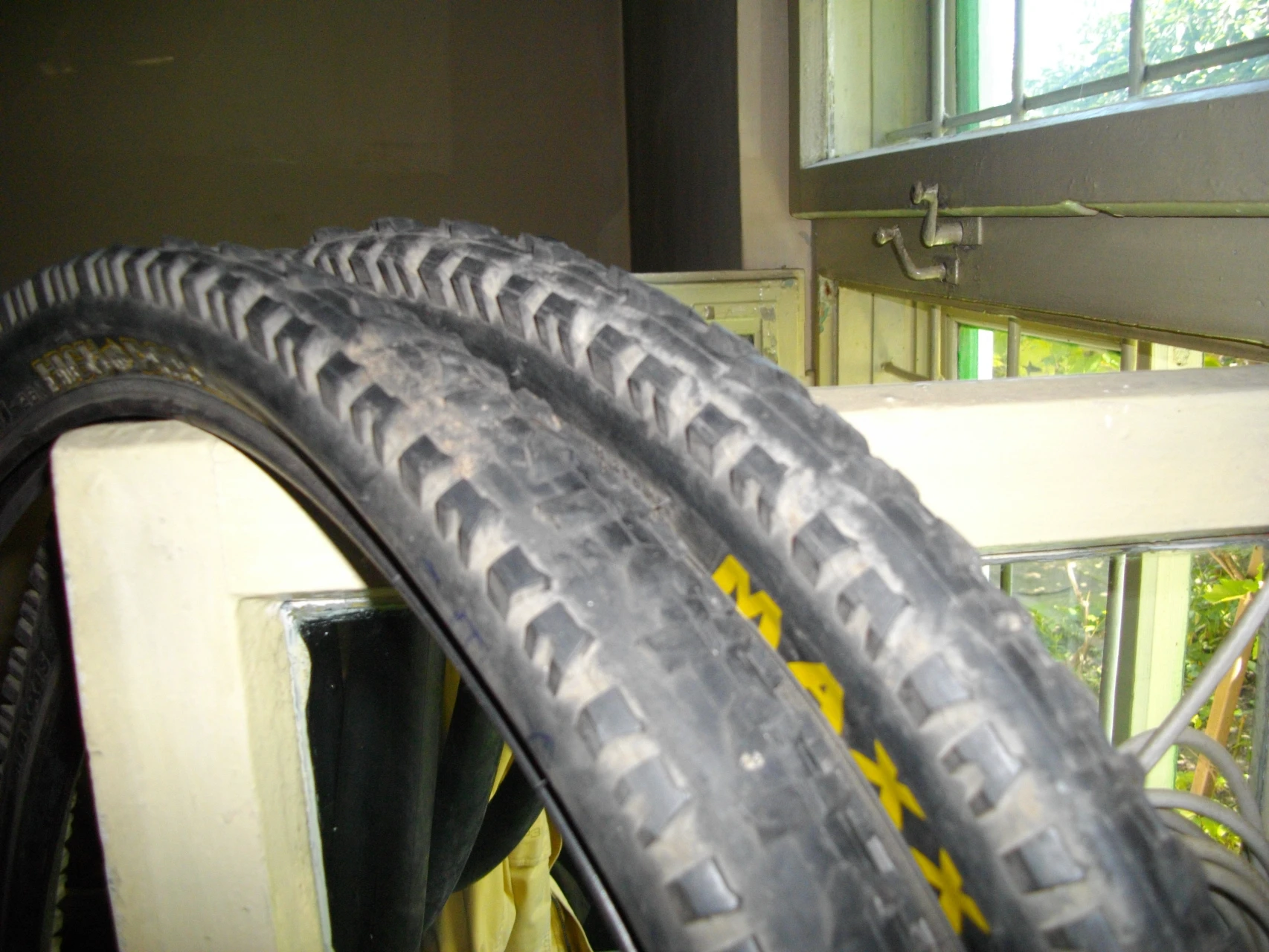 1. Doua Maxxis highroller, 26x2,35,