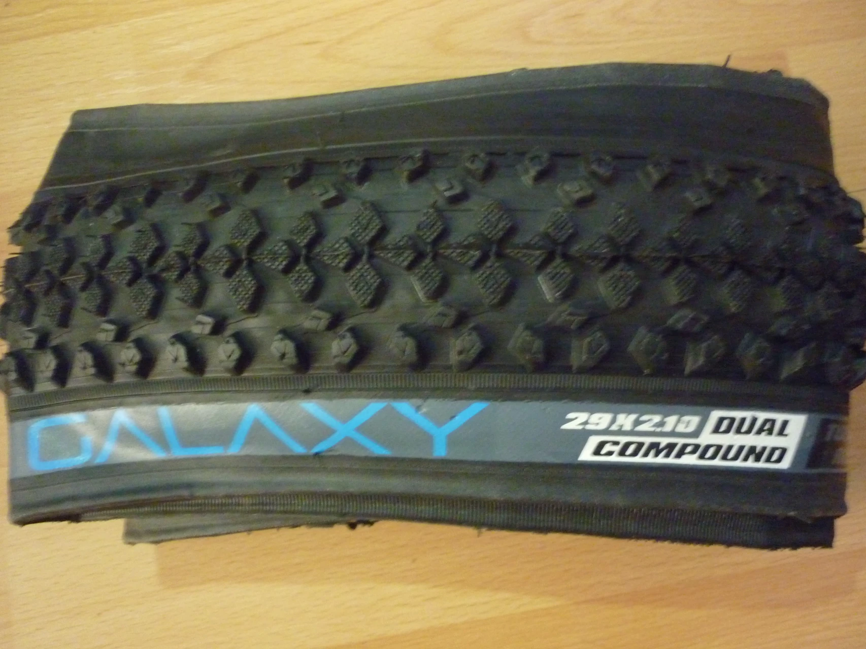 1. VEE TYRE Galaxy 29x2.10