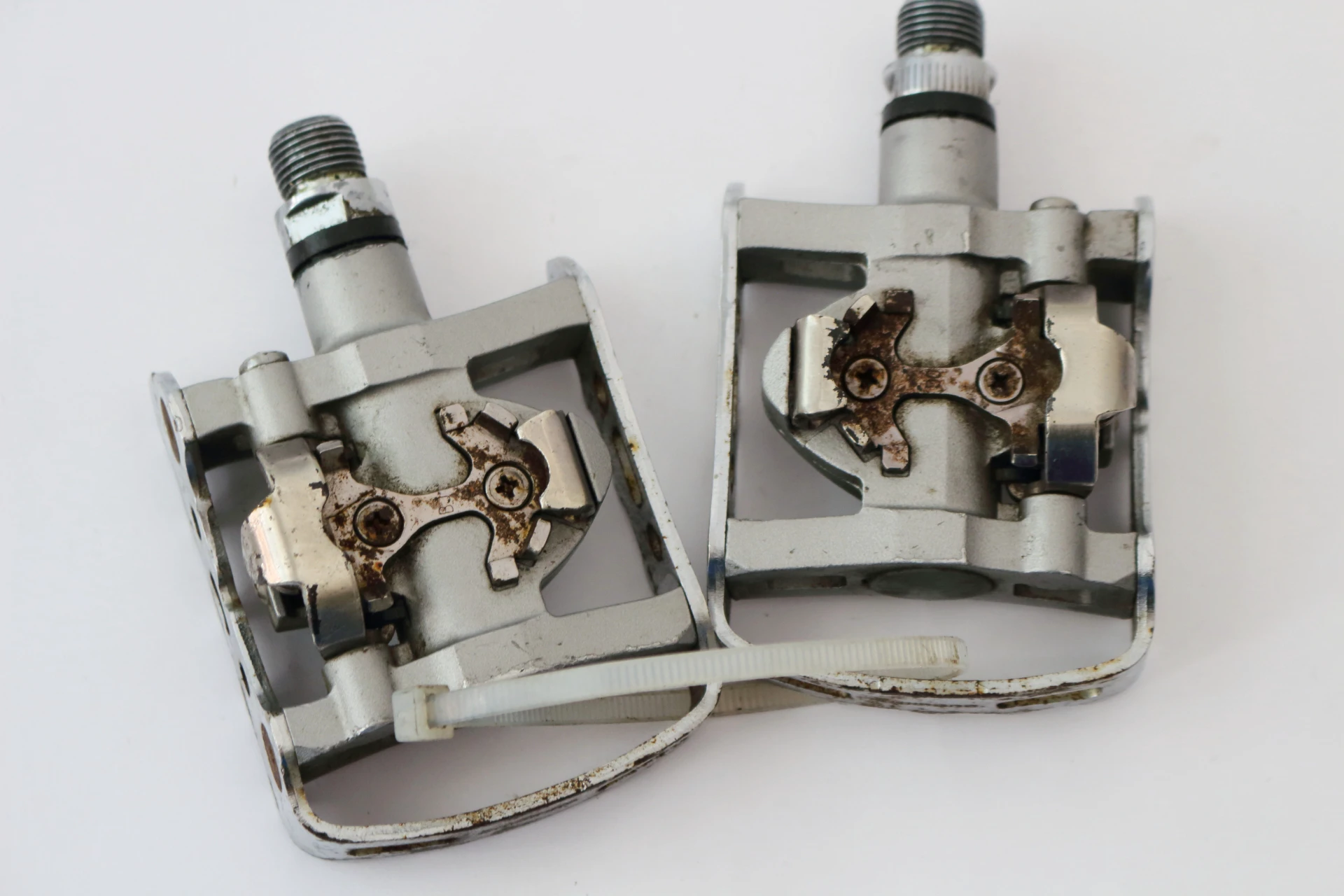 1. Pedale Shimano PD-M324