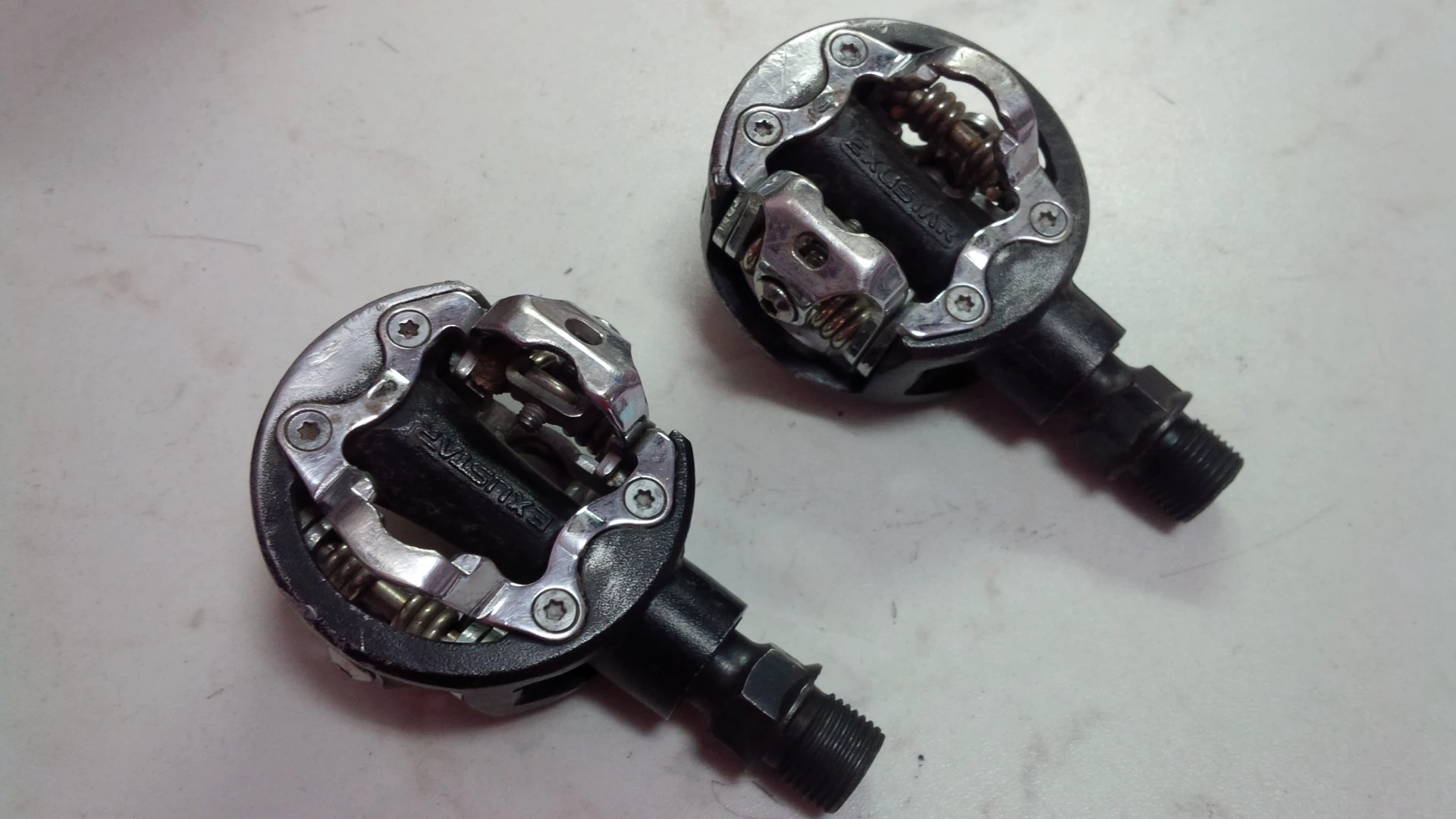 1. Pedale Exustar SPD
