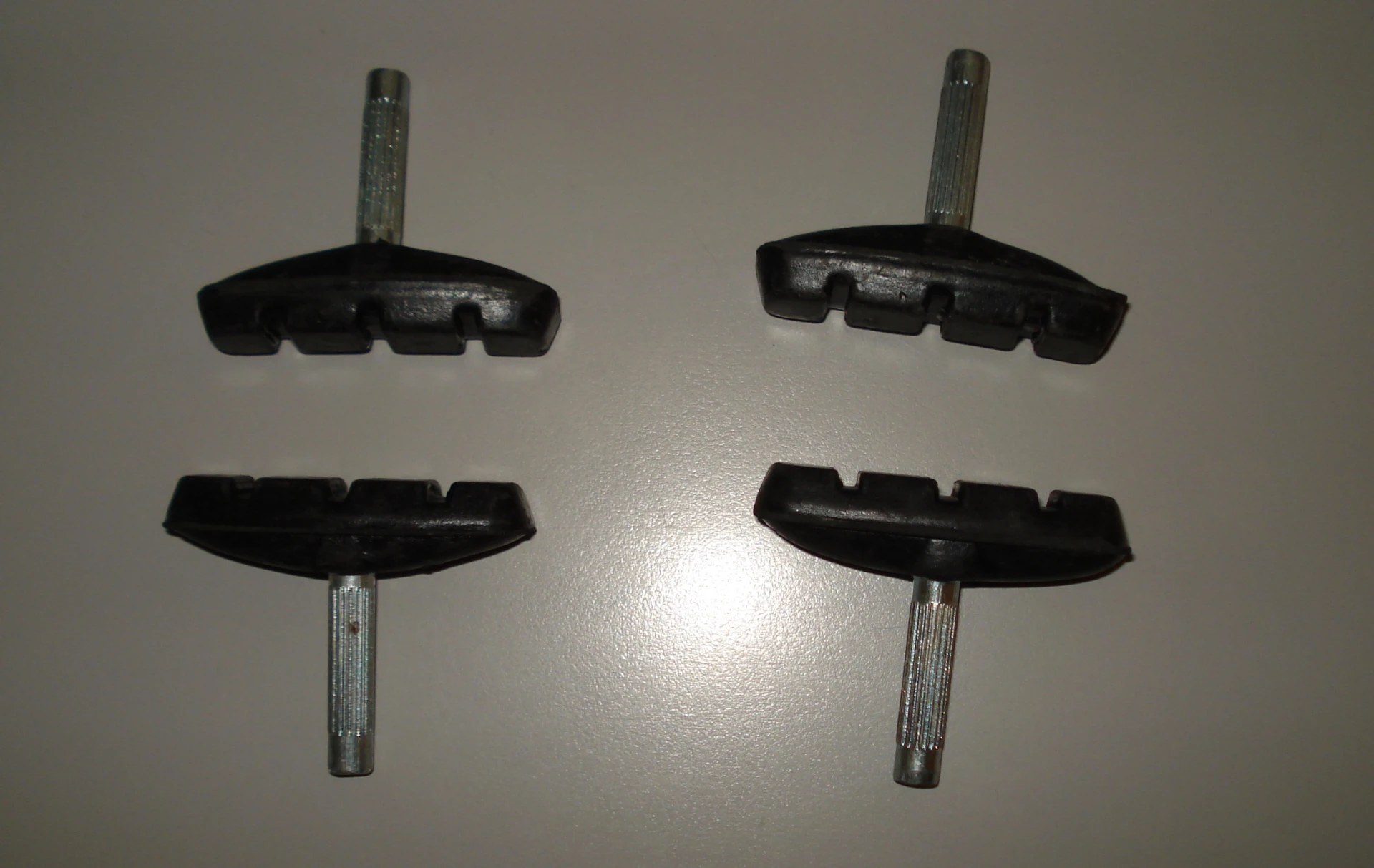 1. Saboti frane cantilever noi – 4 buc