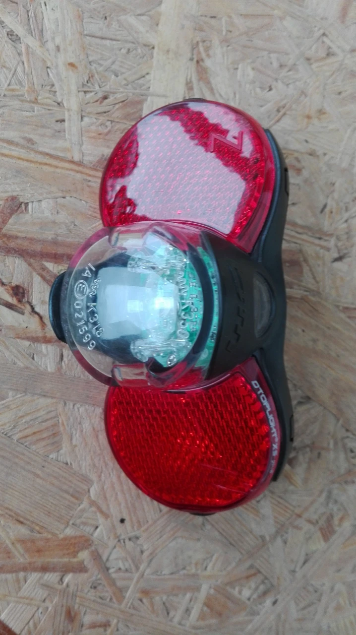1. Stop Busch + Müller D-Toplight XS Plus LED REZERVAT