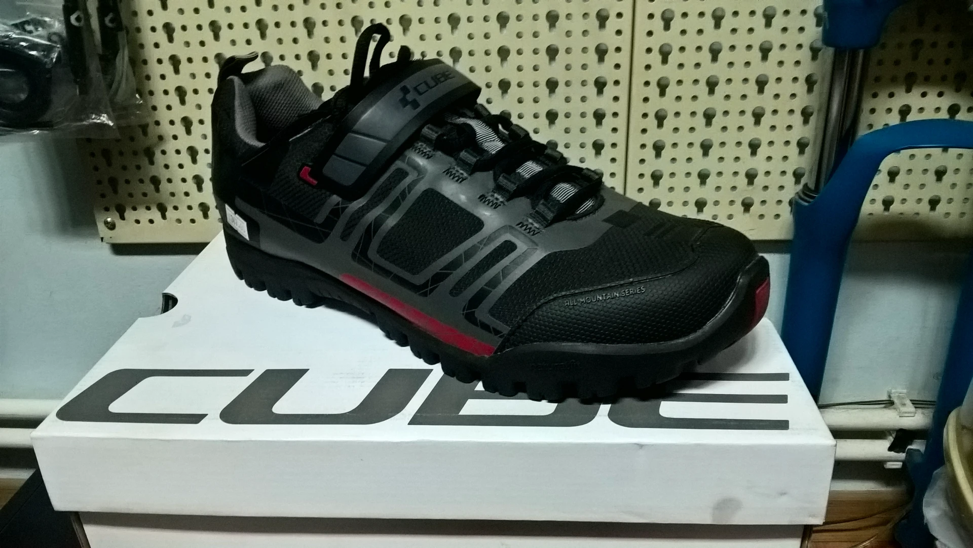 1. Pantofi ciclism SPD Cube All Mountain Blackline