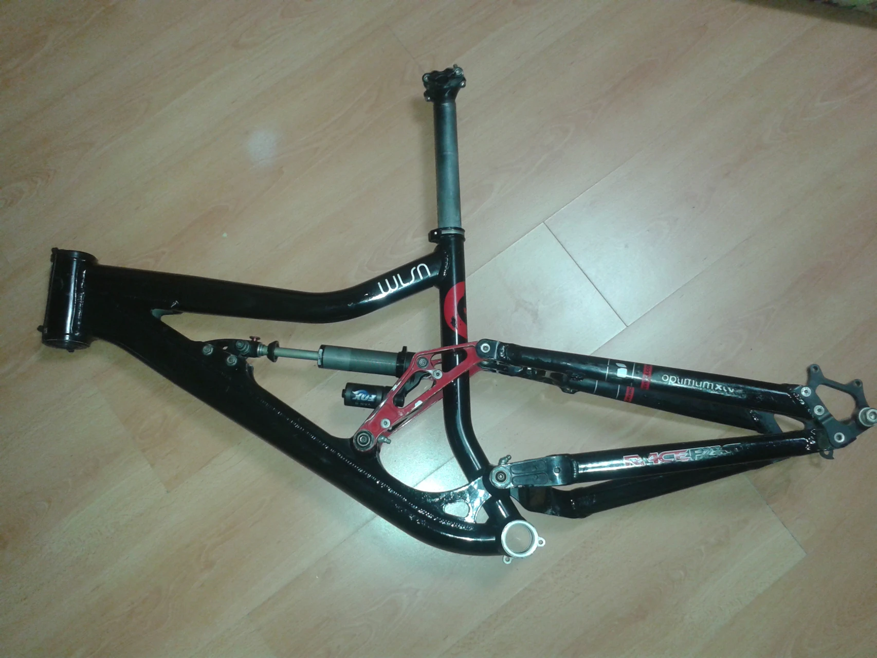 10. Cadru DH Devinci Wilson ! Negociabil !