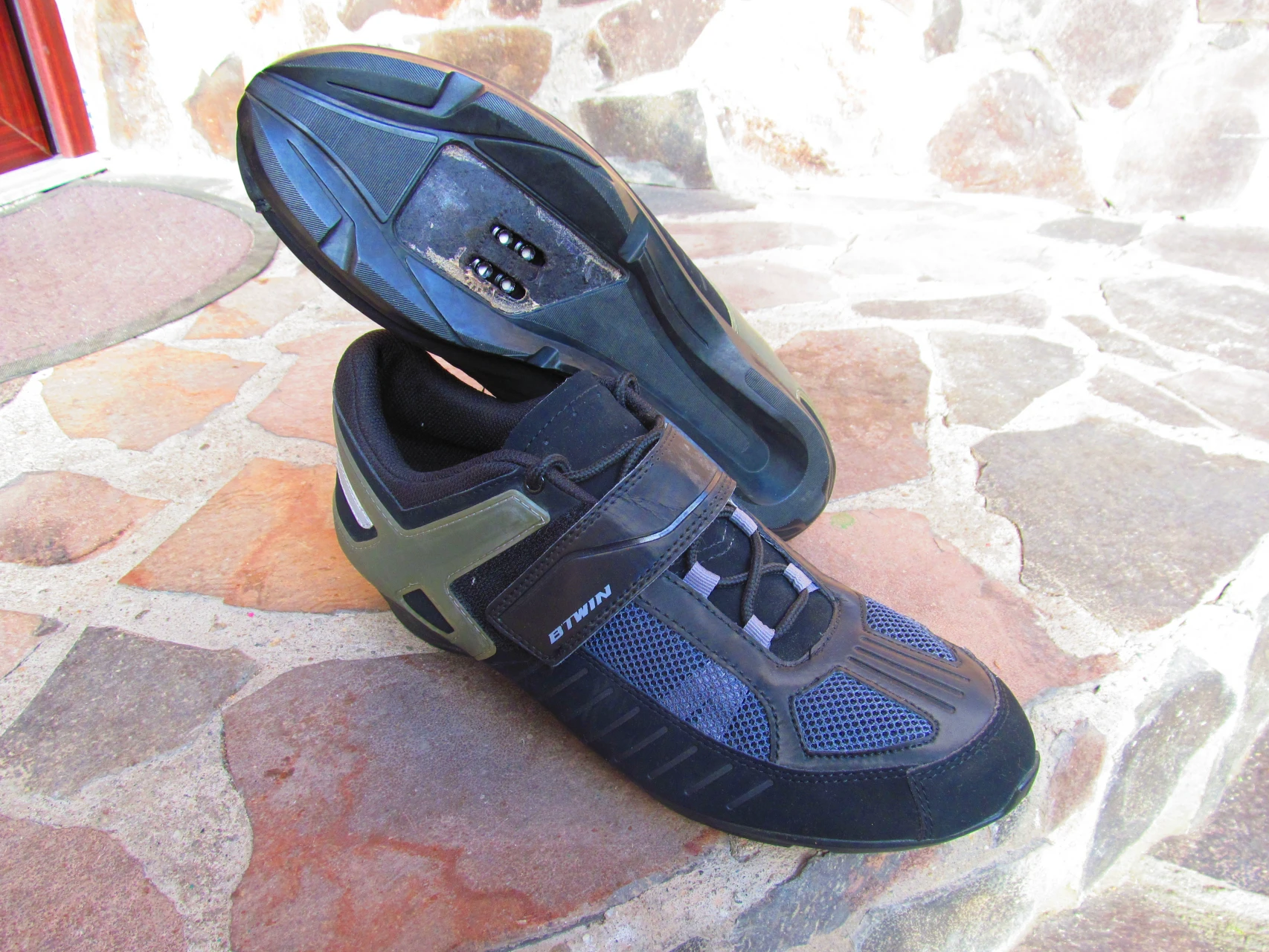 1. Pantofi B'twin nr 45, 29cm
