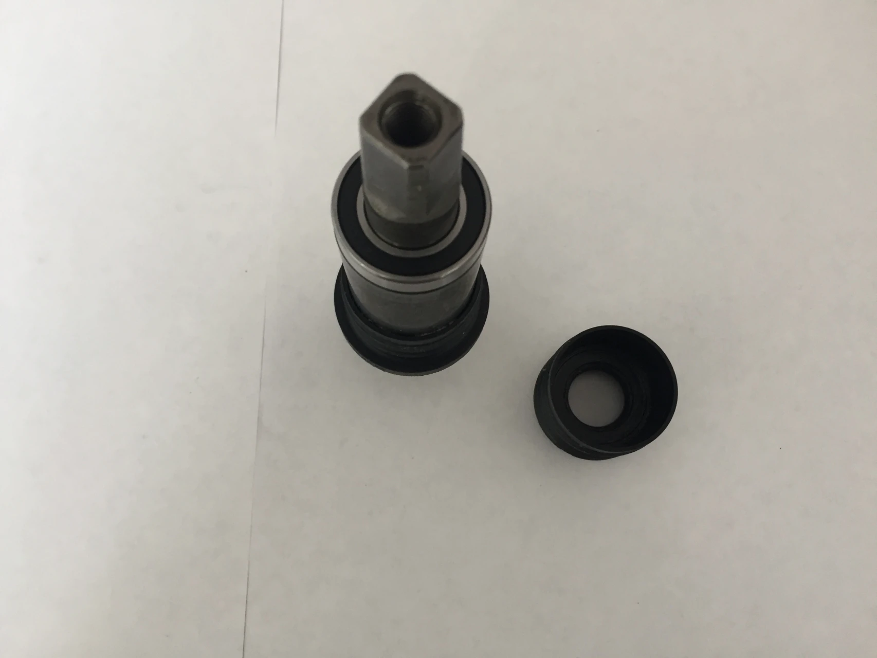 1. BB Shimano UN 100