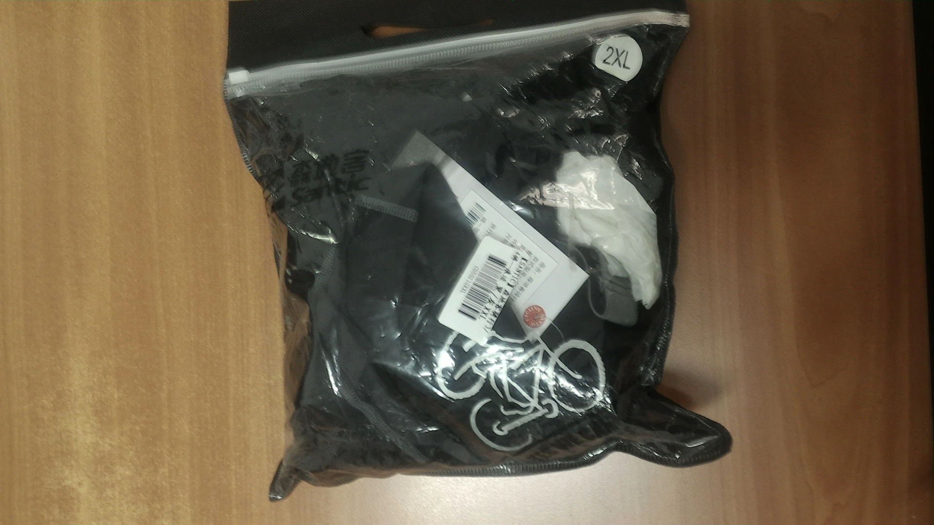 1. Pantaloni Santic noi 3 sferturi