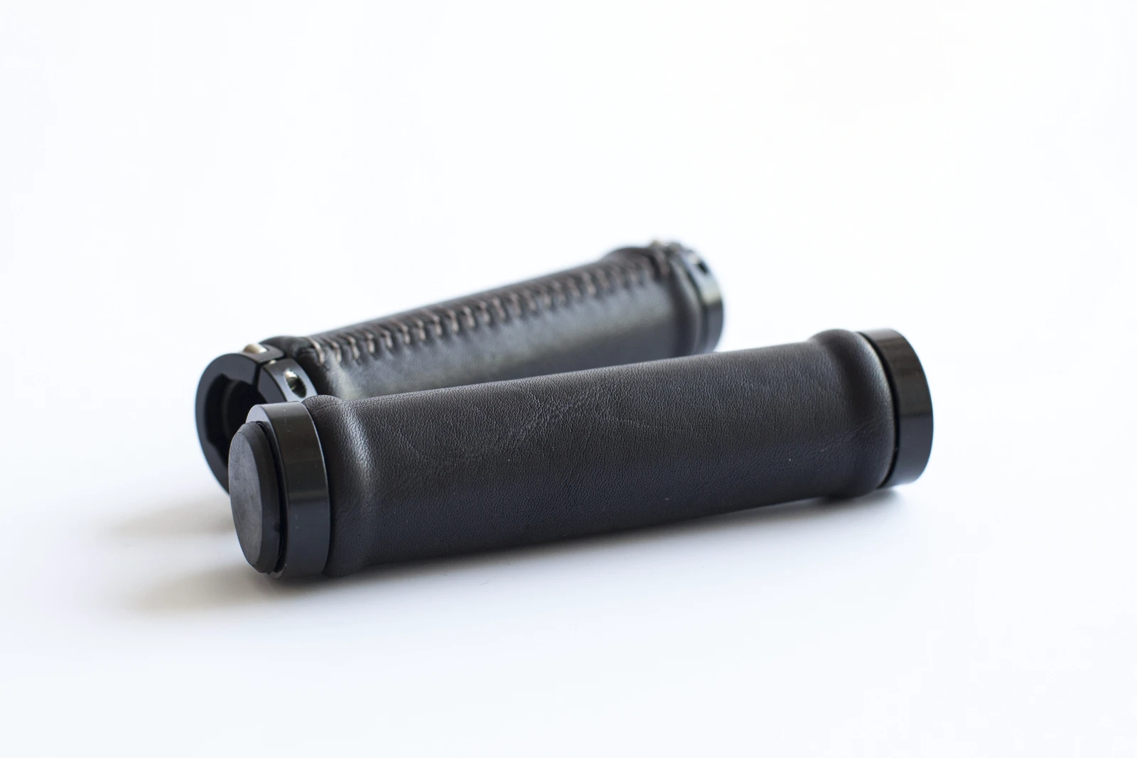 1. Mansoane lock-on (piele naturala)
