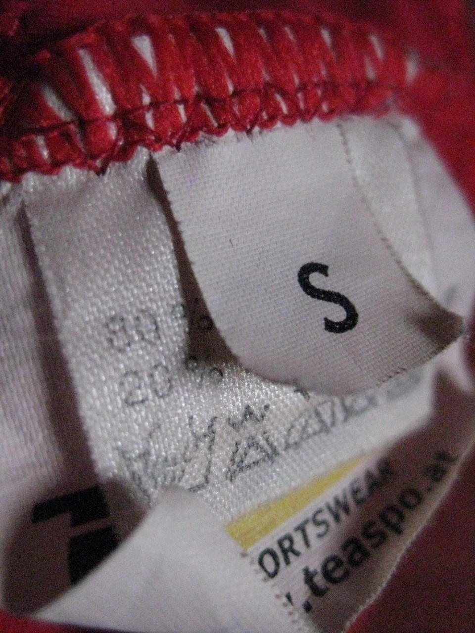 1. Pantaloni ELK