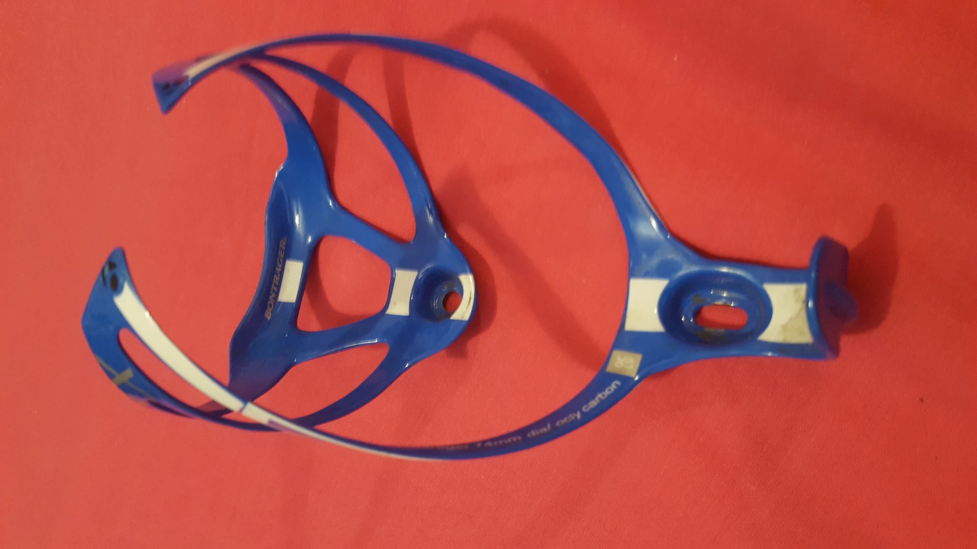 2. Suport bidon Bontrager XXX din carbon albastru alb