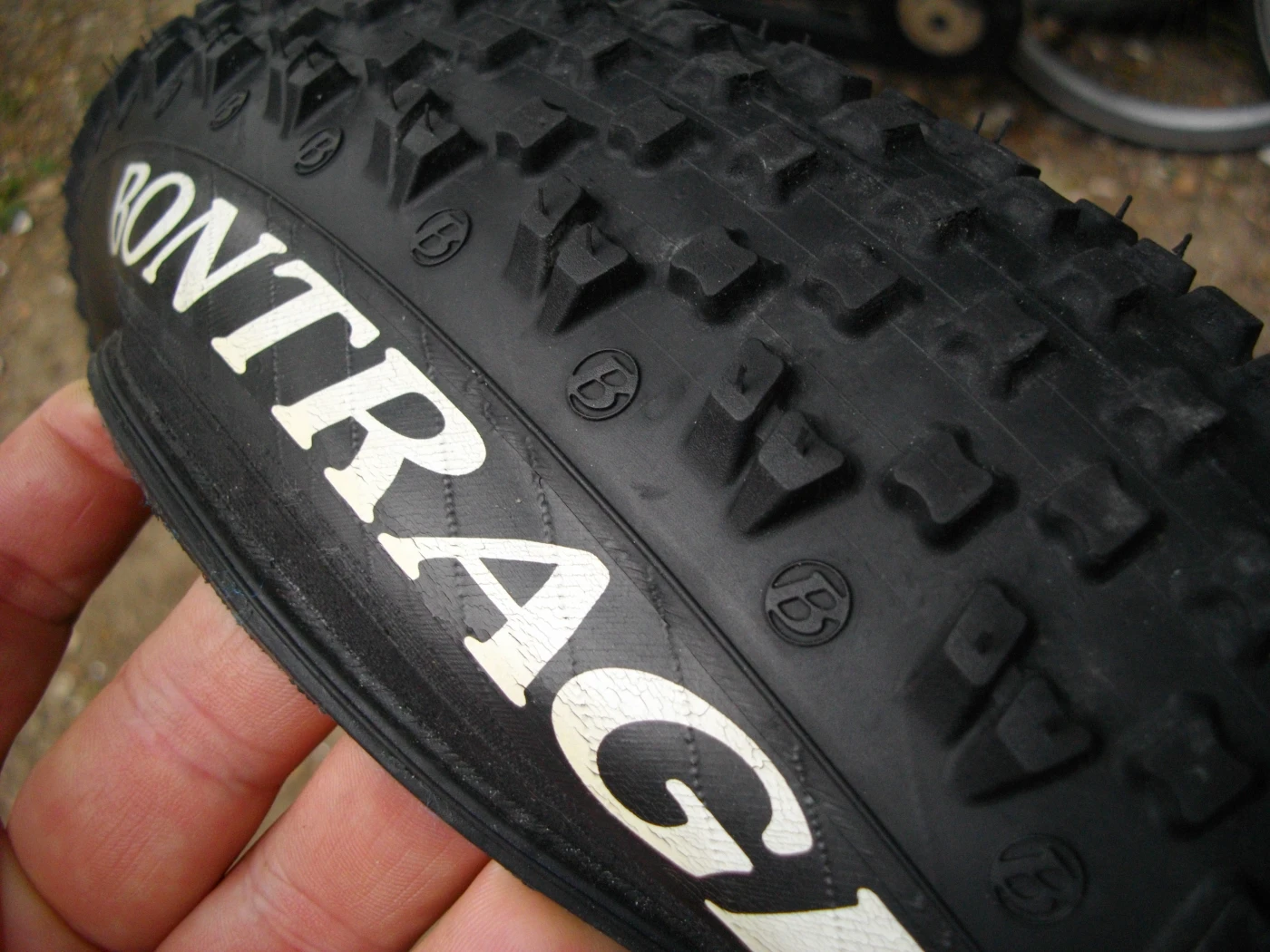 1. Un Bontrager: xox ar-casing 26x2,1