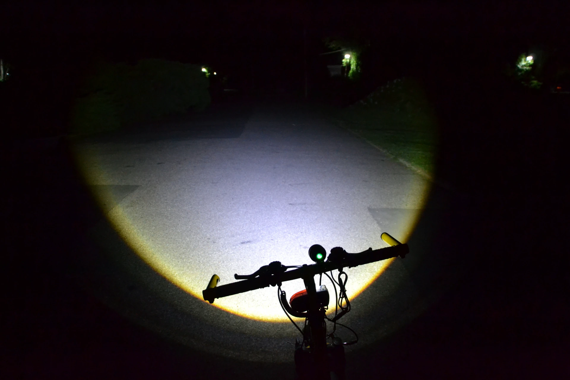 1. Far lanterna bicicleta LED CREE XM-L U2 Zoom cu lupa