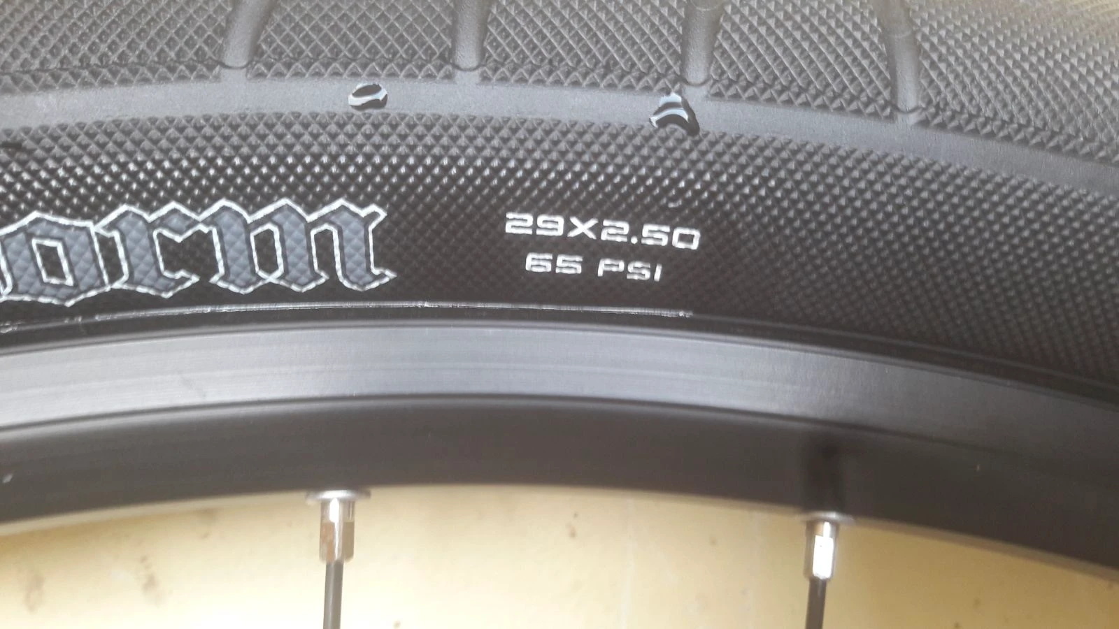 1. Vand Cauciucuri Maxxis Strada 29