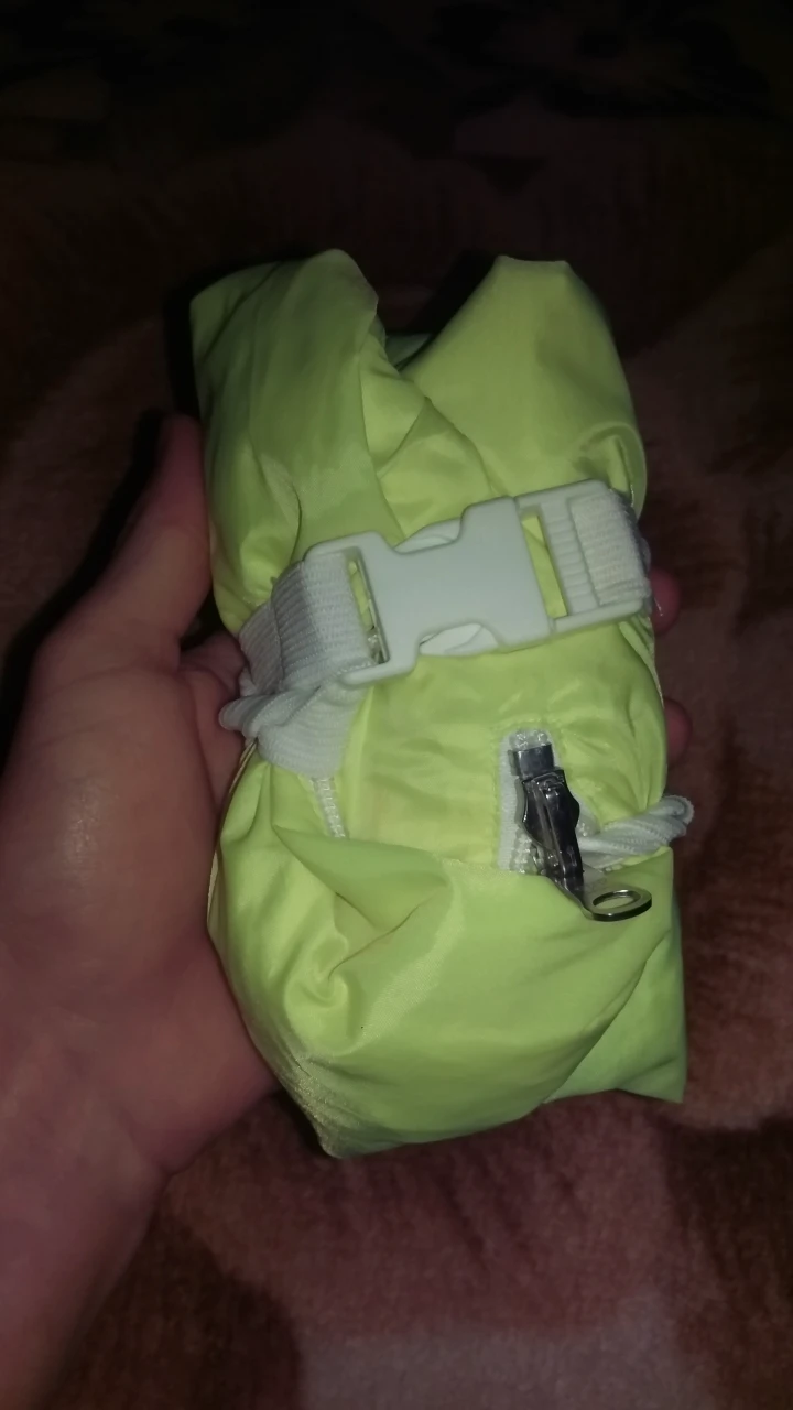 1. Geaca impermeabila C&A