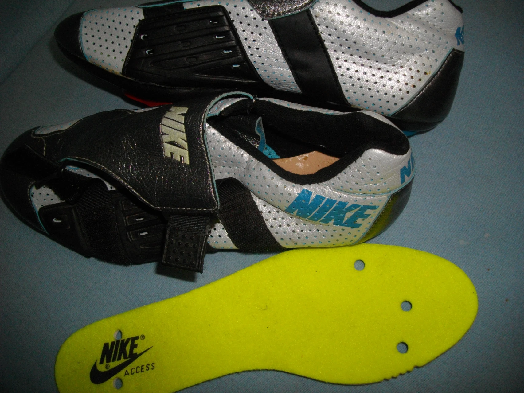 1. De cursiera Nike access, NOI