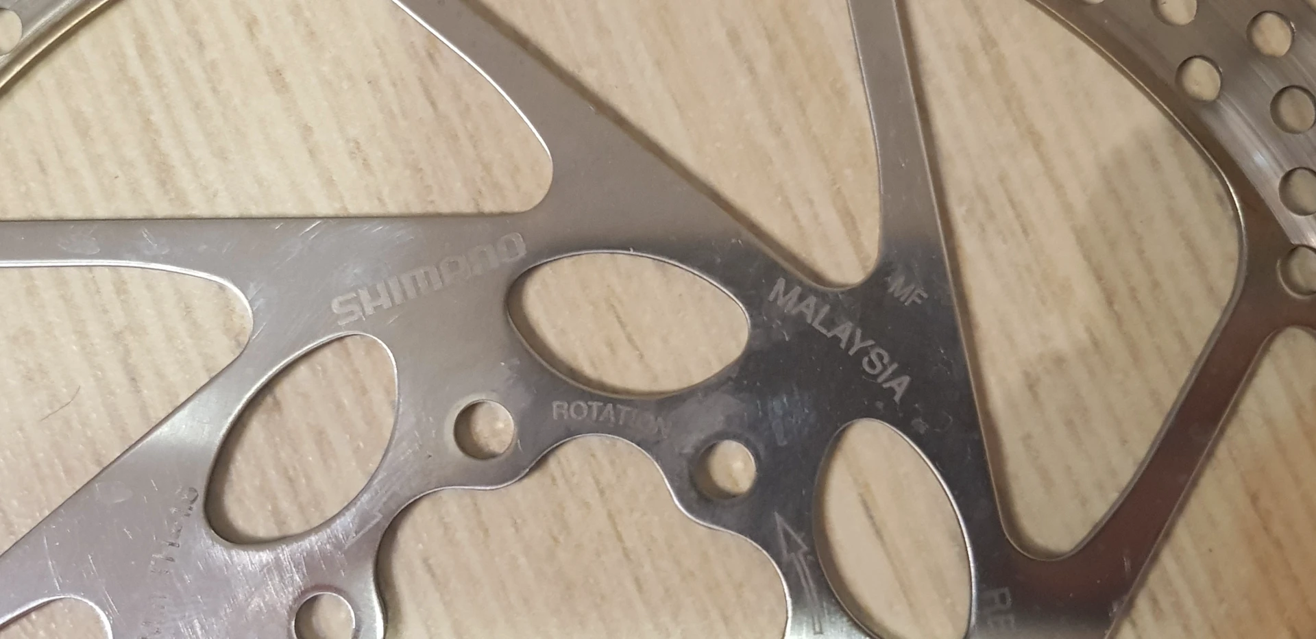 4. Disc Shimano SM-RT56-M 180 mm