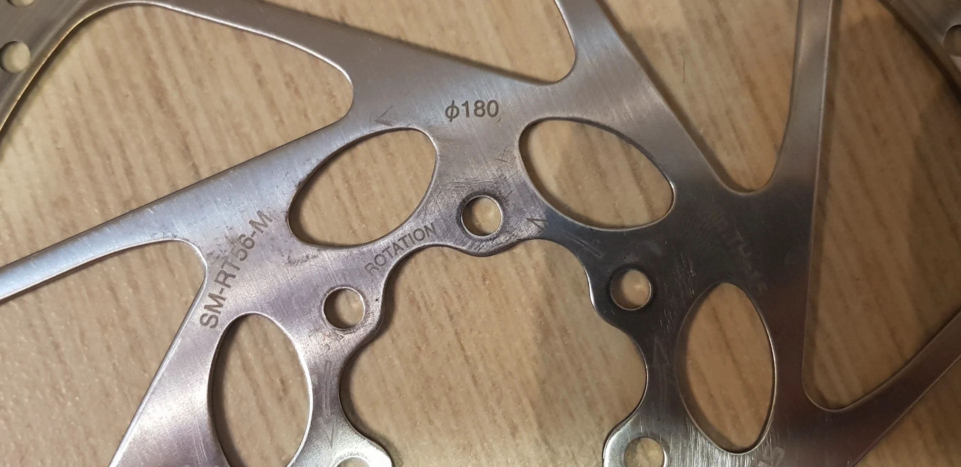 2. Disc Shimano SM-RT56-M 180 mm