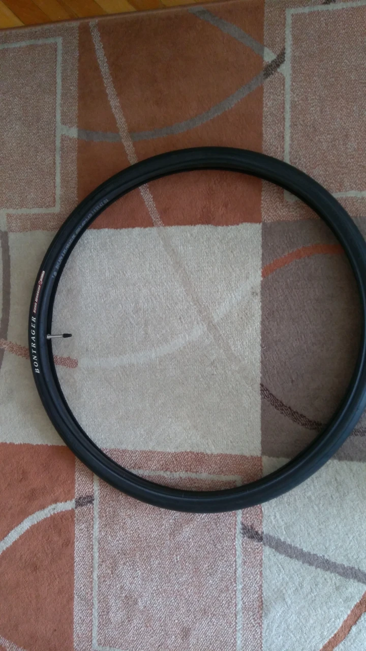 1. Cauciuc Bontrager Road Warrior 26x1.50 + camera