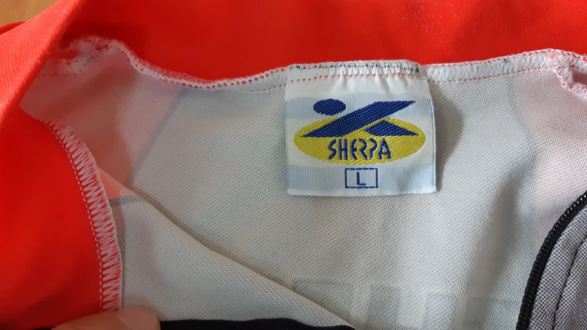 1. Tricou maneca scurta L