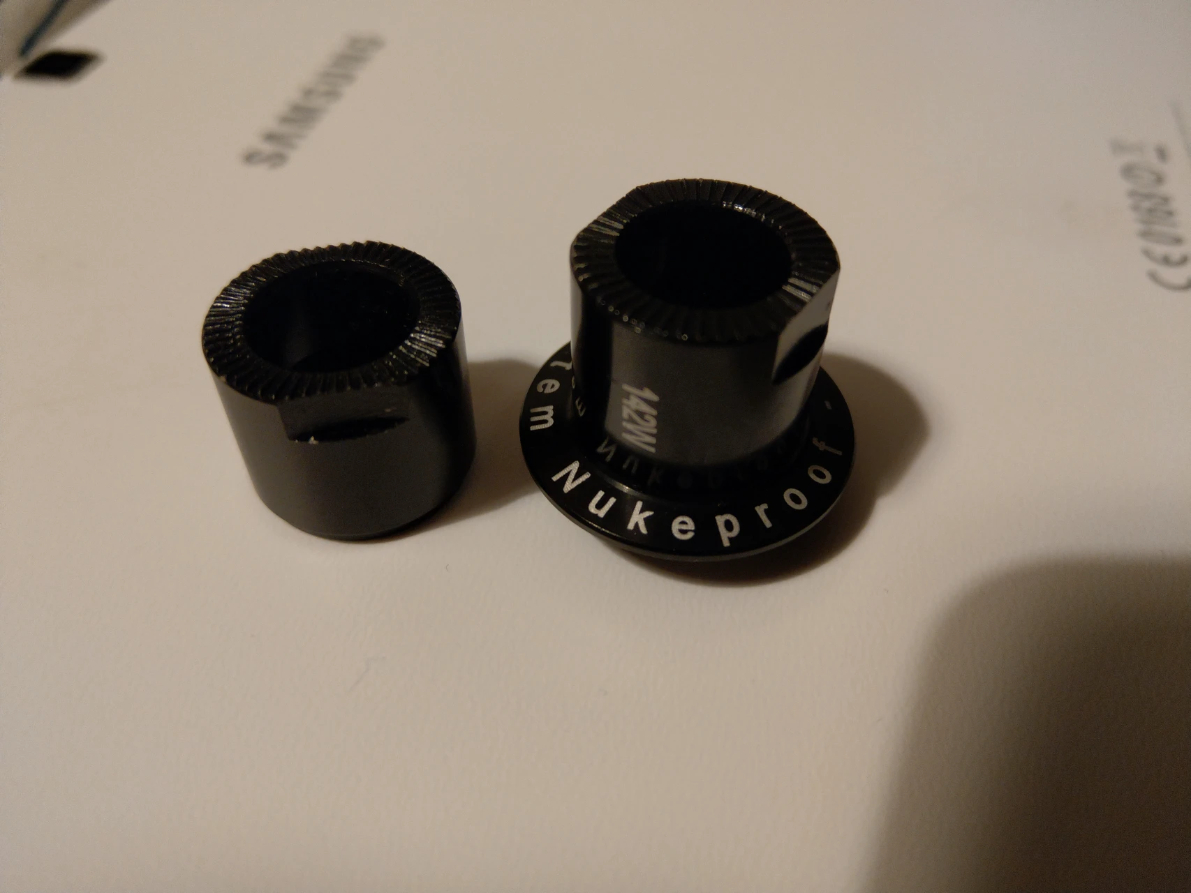 1. Adaptor nukeproof 142x12