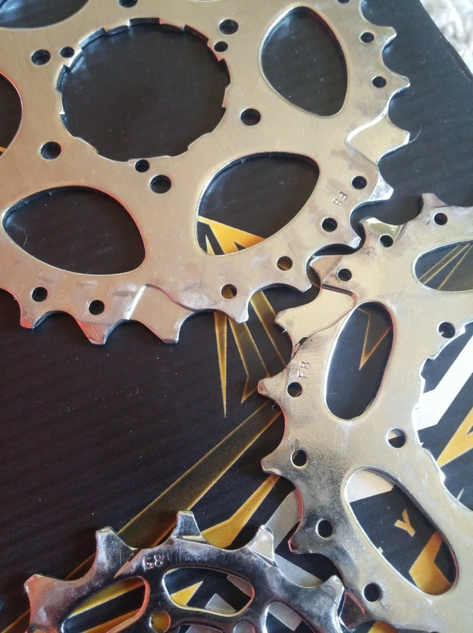 1. Pinioane SRAM 11-32 8s