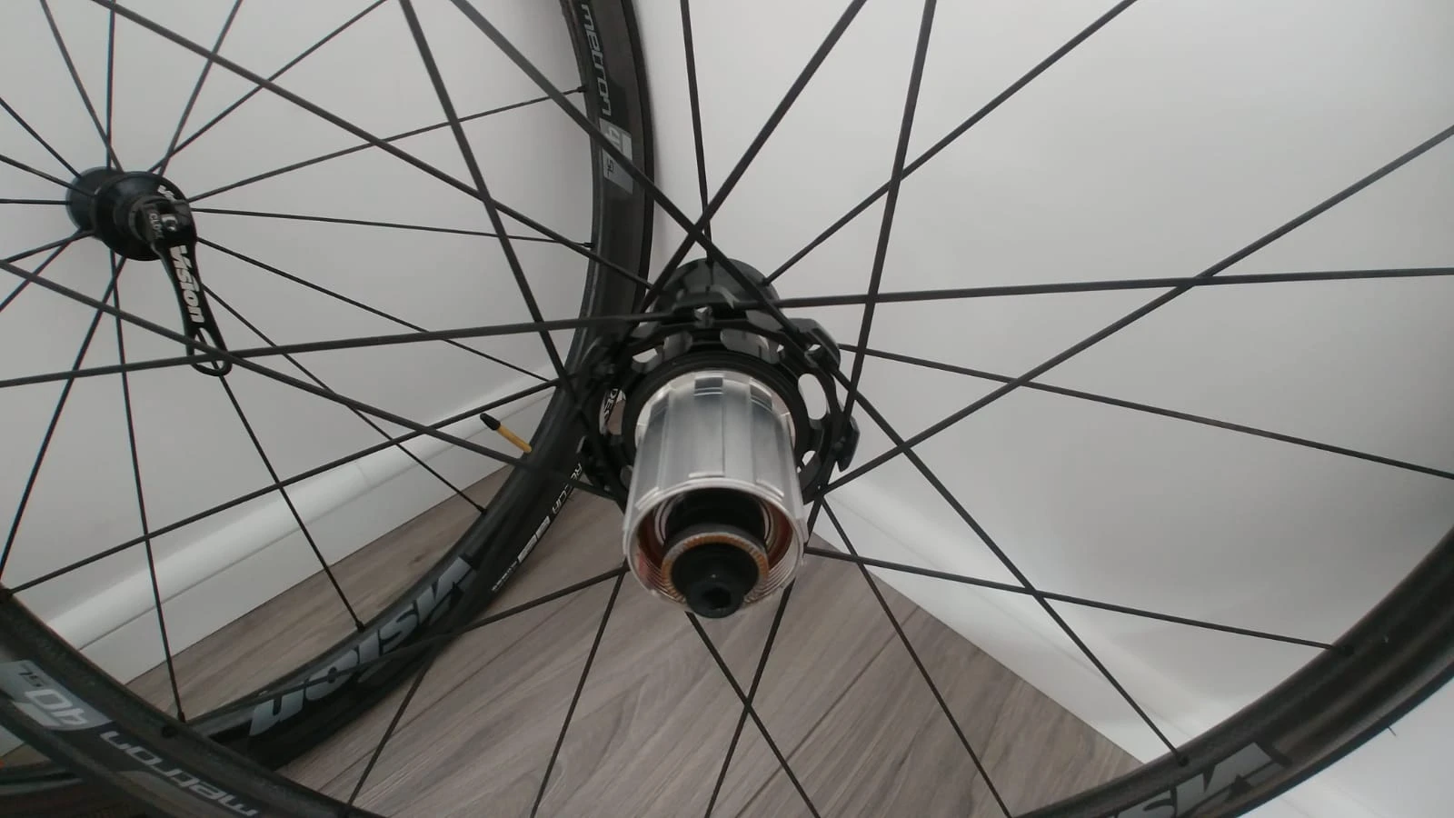 1. Roti Vison Metron 40 SL