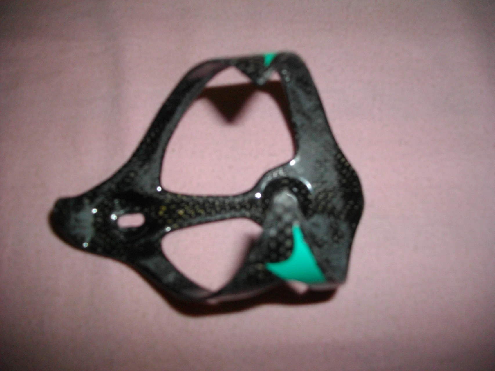 1. Suport No Name, din carbon