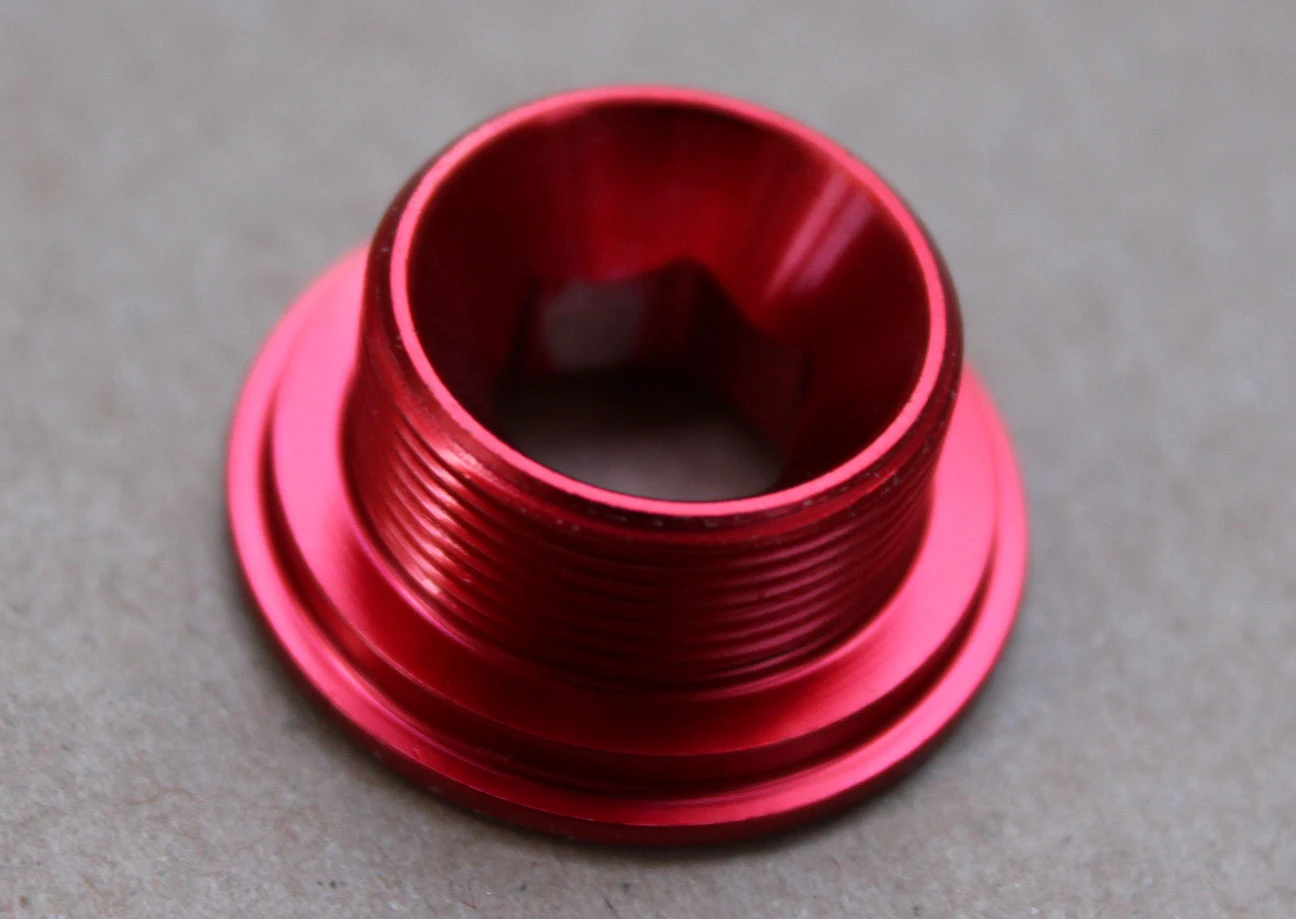 2. Surub angrenaj Hollowtech ll - alu CNC rosu
