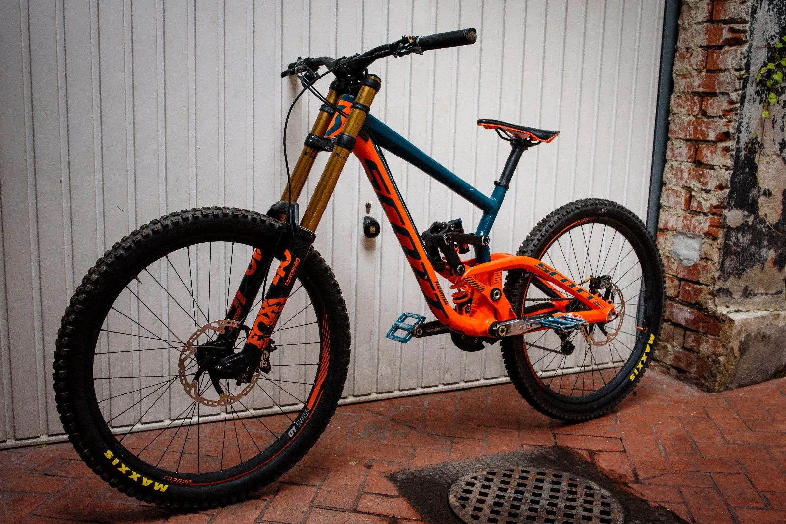 1. Scott Gambler 710 2018 M size schimb enduro