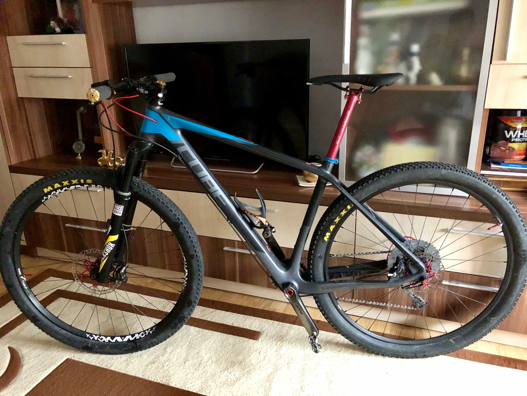 6. Vand Cube carbon 5500 lei, Garantie, 9.8-10kg greutate