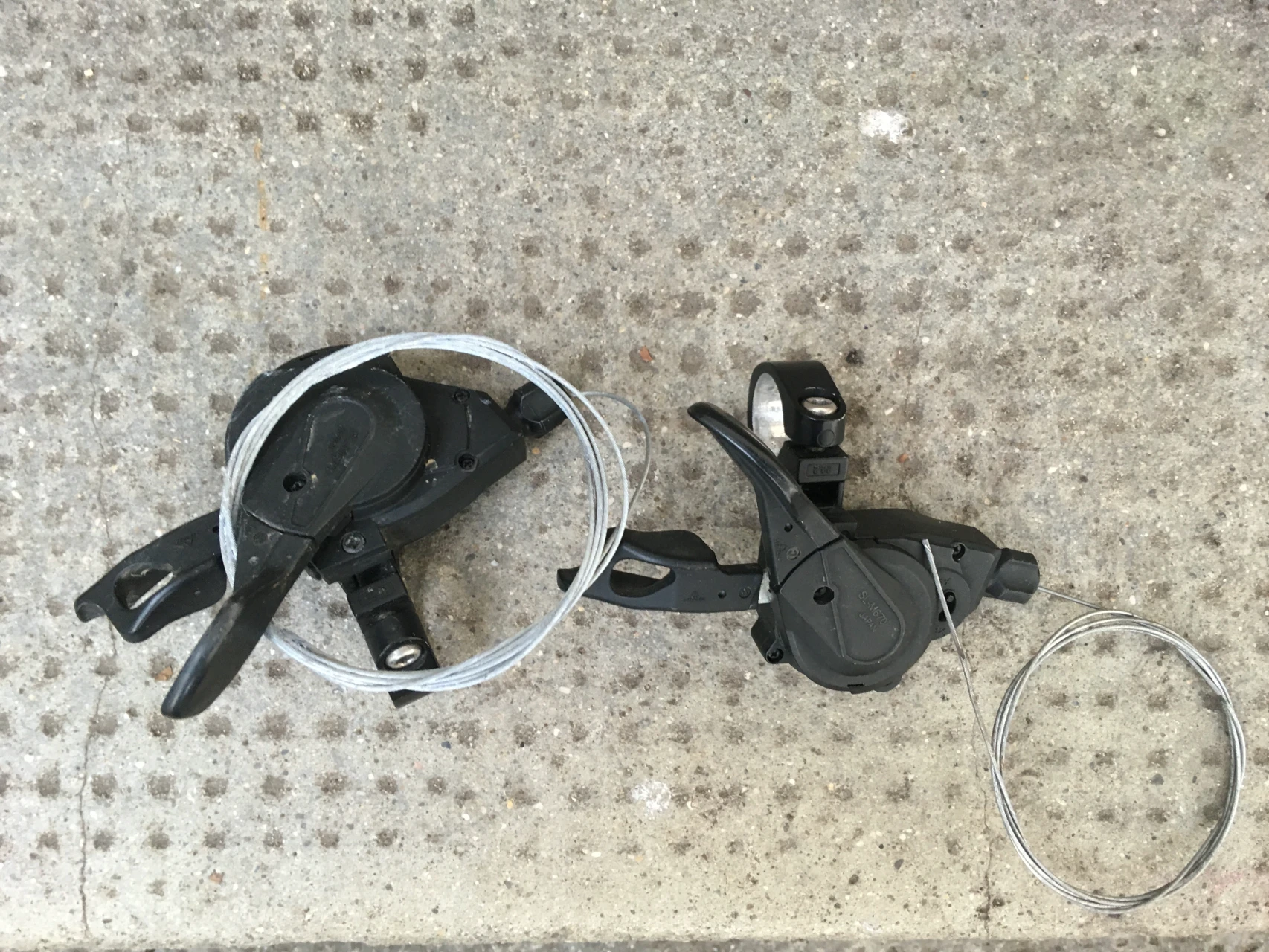 1. Manete de schimbător Shimano SLX 3 x 10