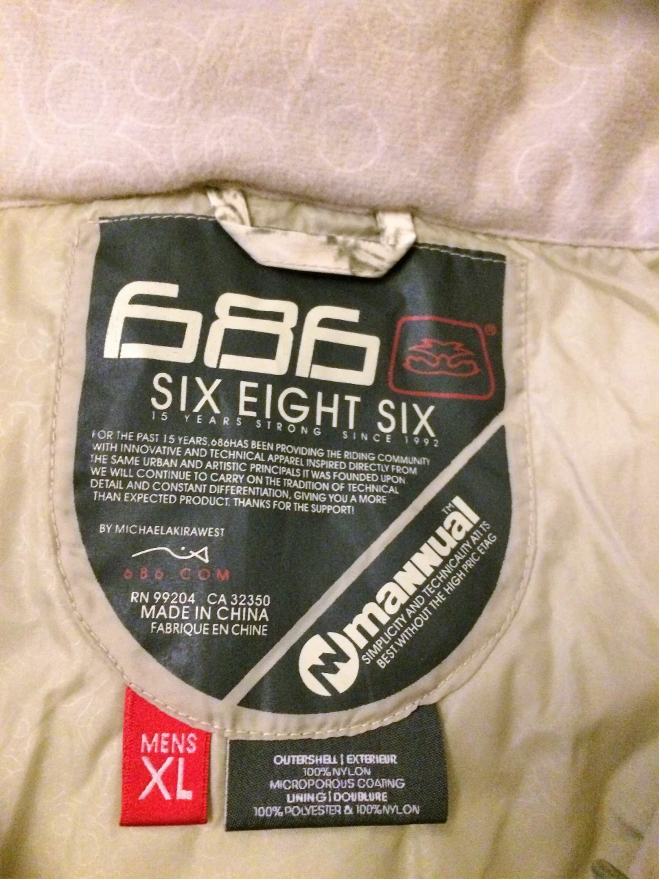 1. Geacă ski/snowboard 686 Mannual Cranium Insulated