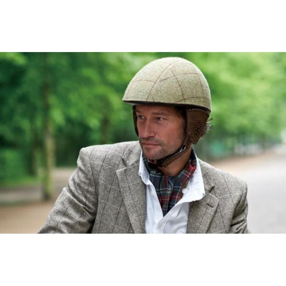 1. Casca Oras ABUS Cyclonaut Helmet - tartan