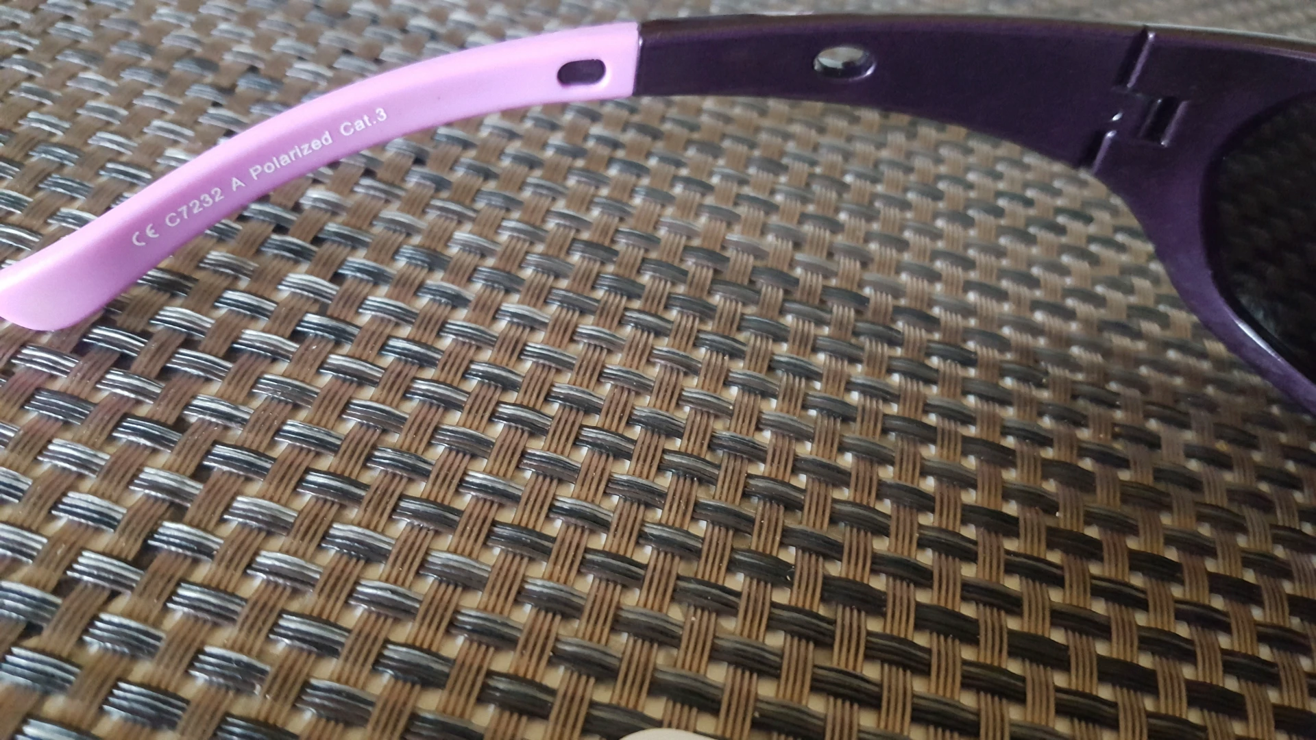 1. Ochelari de soare damă Reebok