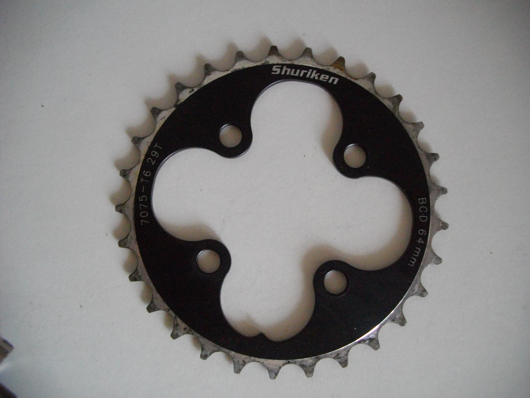 1. 29 dinti, Shuriken