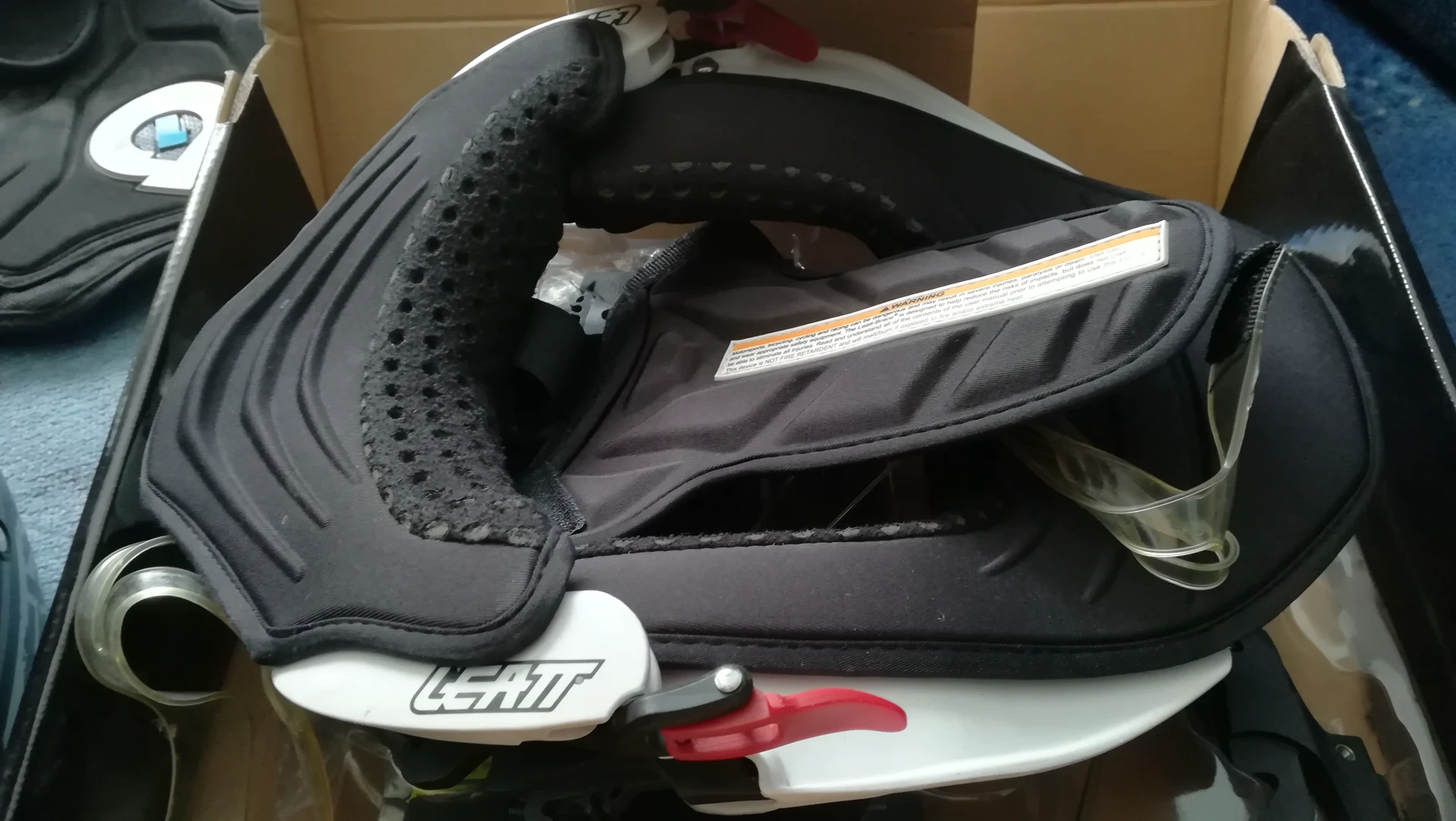 1. Neckbrace Leatt