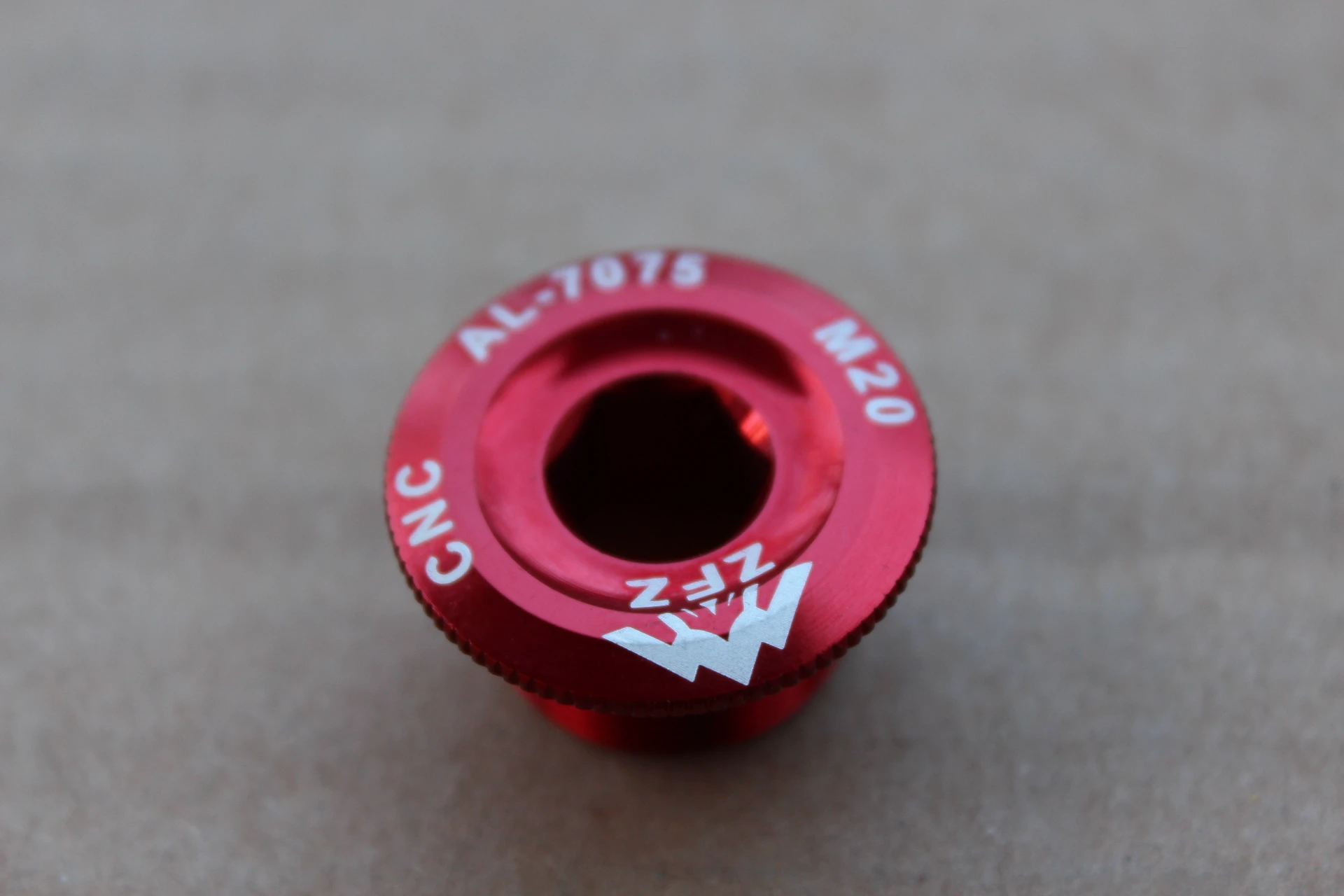 1. Surub angrenaj Hollowtech ll - alu CNC rosu