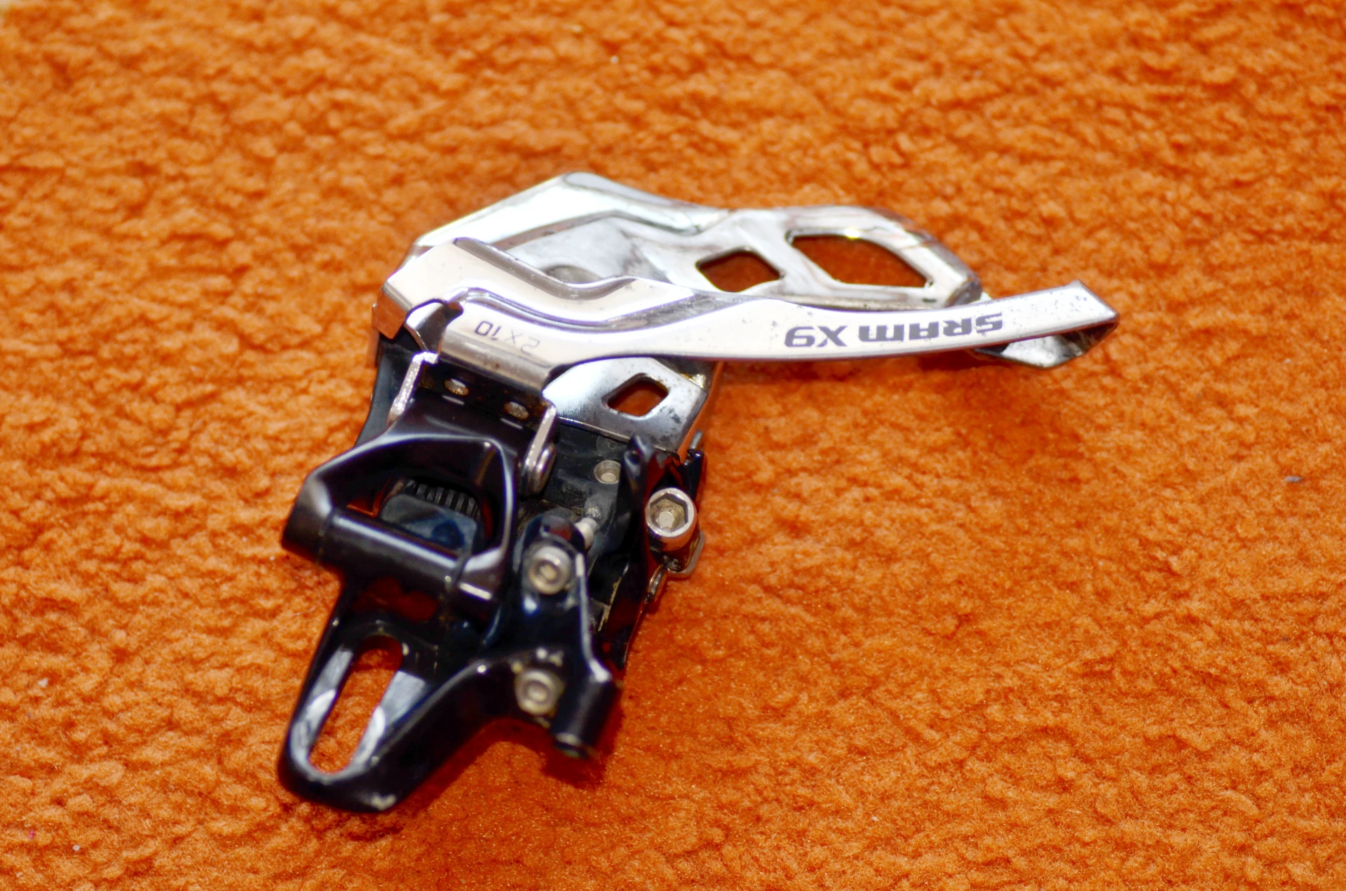 1. Schimbator fata SRAM X9, 2X10, direct-mount