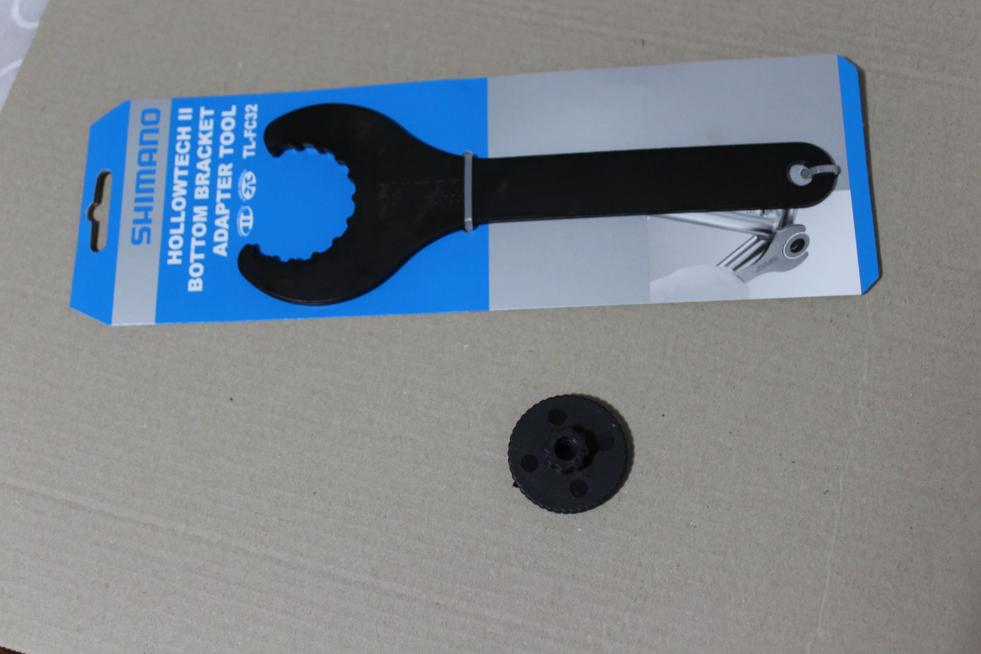 1. Cheie Shimano monobloc pentru Hollowtech ll